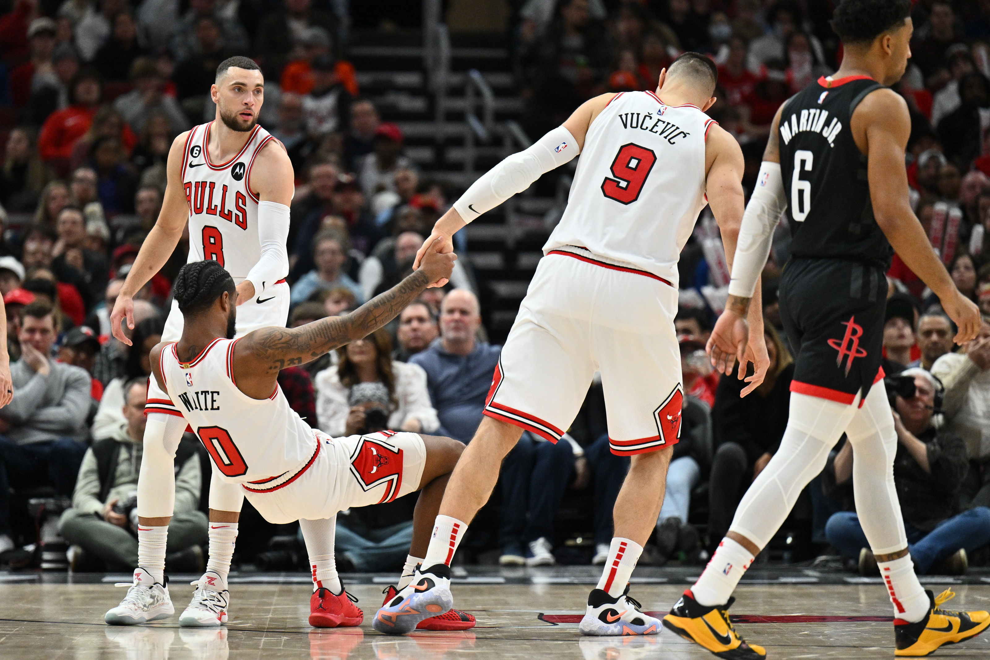 Chicago Bulls: 3 players to sign that could help push for the playoffs