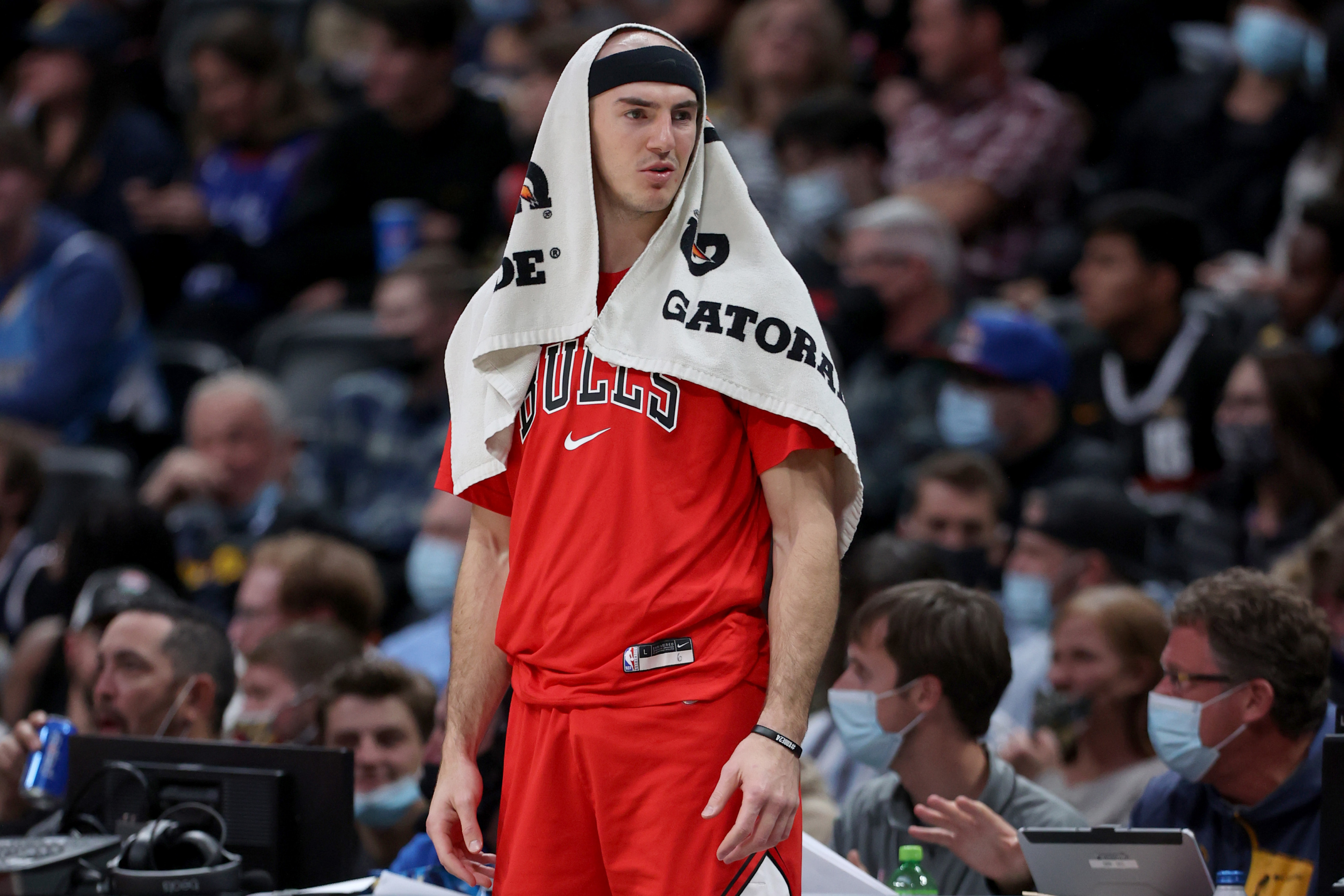 Alex Caruso Reportedly Suffers Broken Wrist After Dangerous