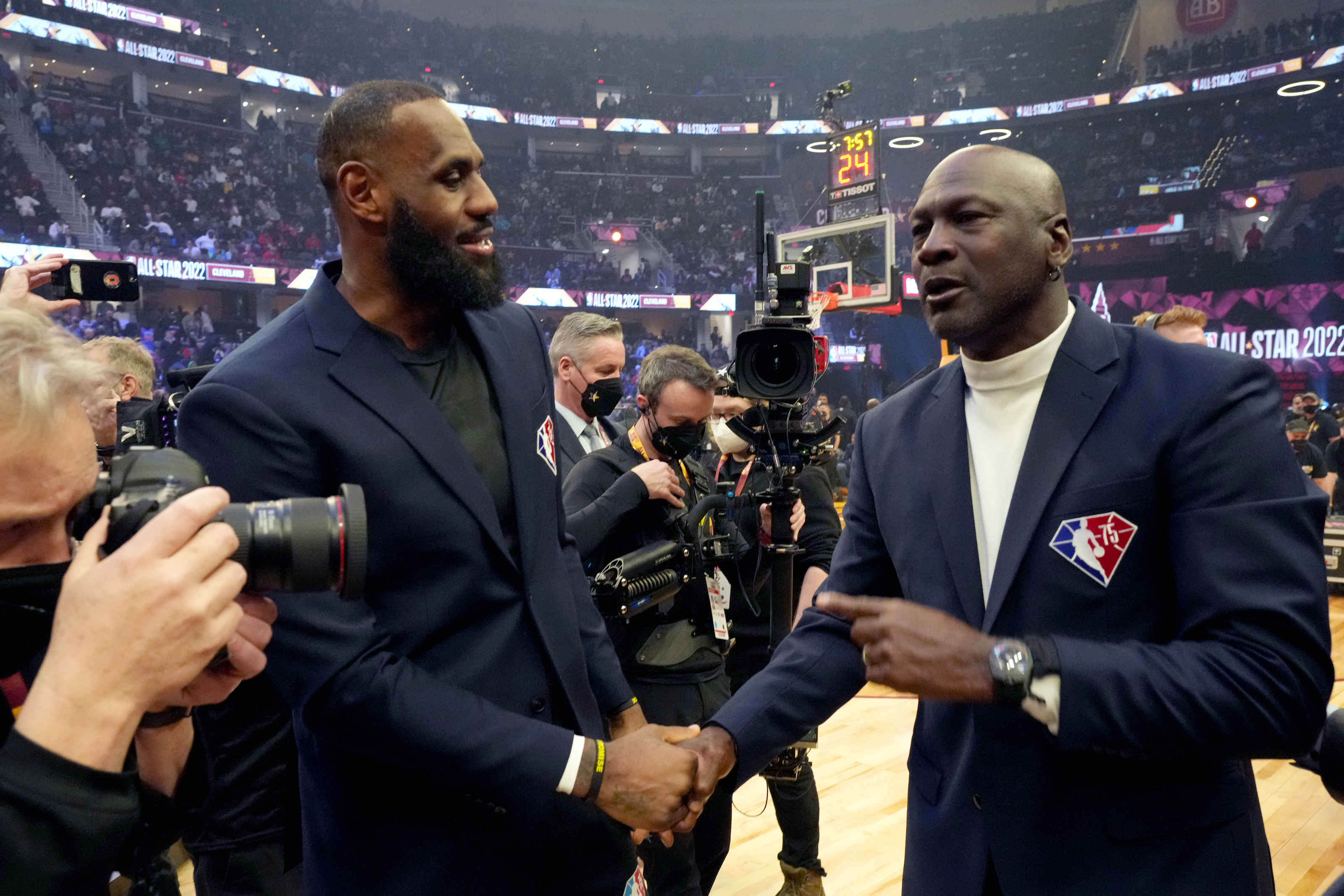conjunction translation vacuum Lakers-Rockets ending shows difference between LeBron James and Michael  Jordan