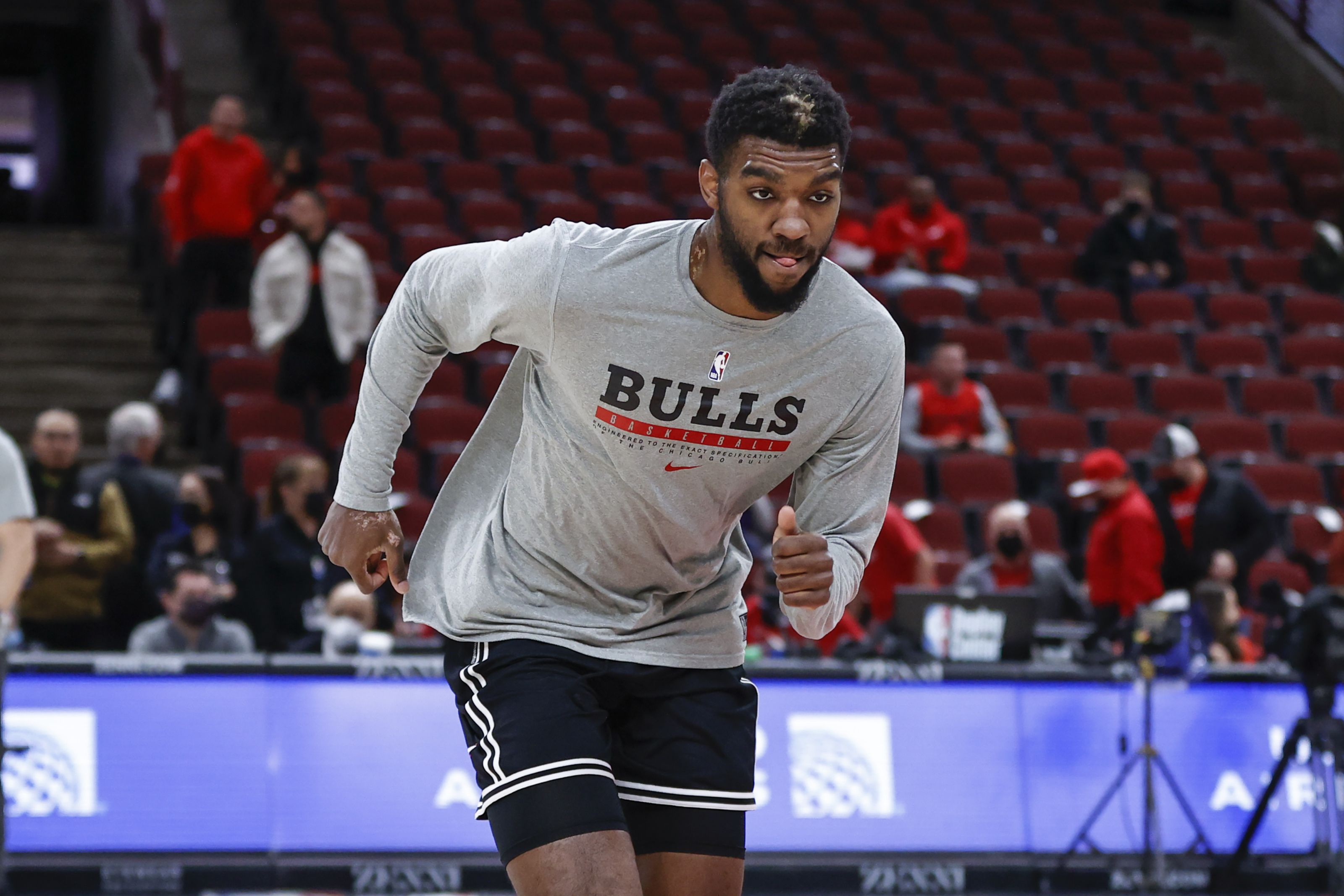 Patrick Williams wows with windmill dunk in Bulls practice facility