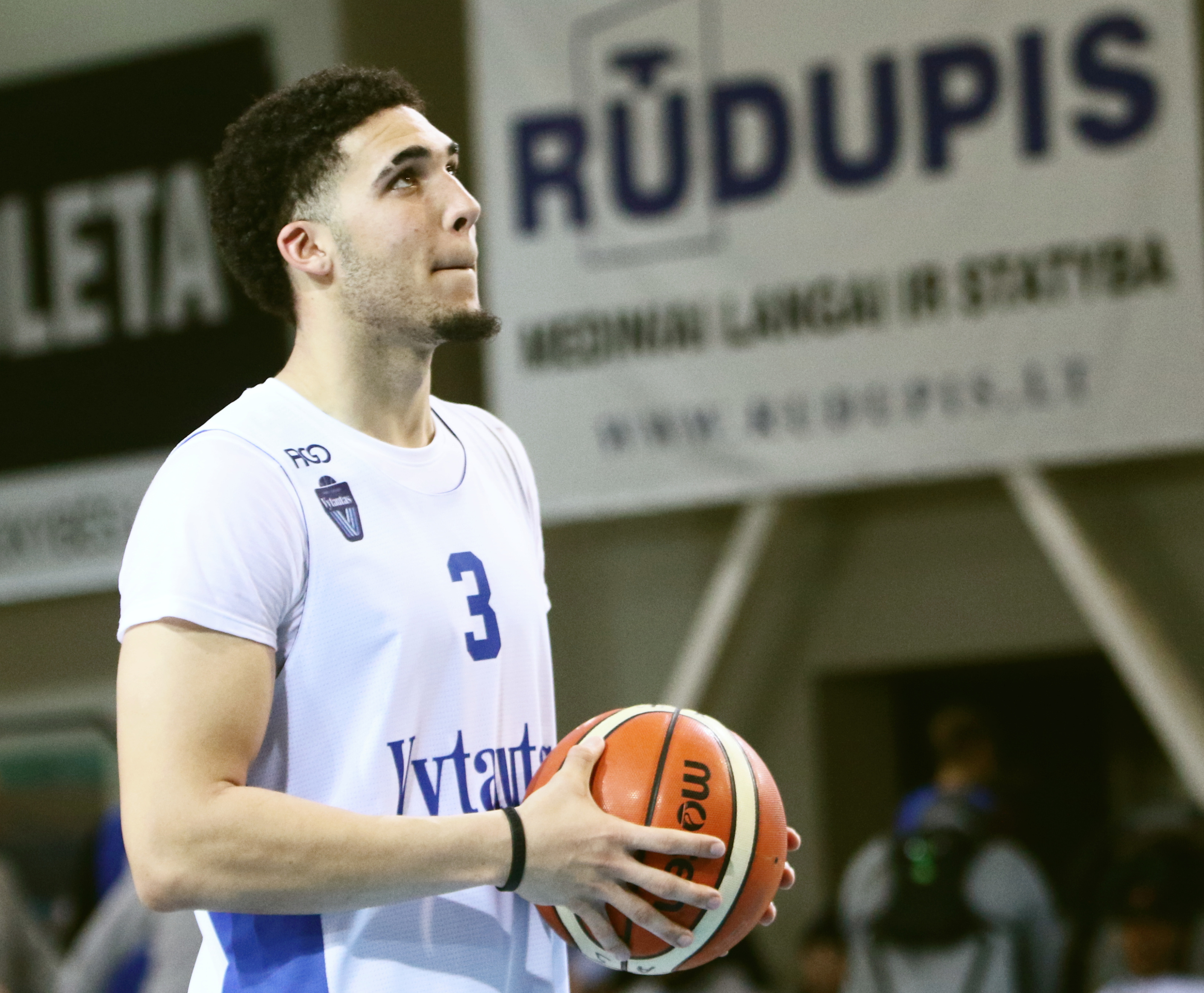 LiAngelo Ball joins brother LaMelo on non-guaranteed deal in