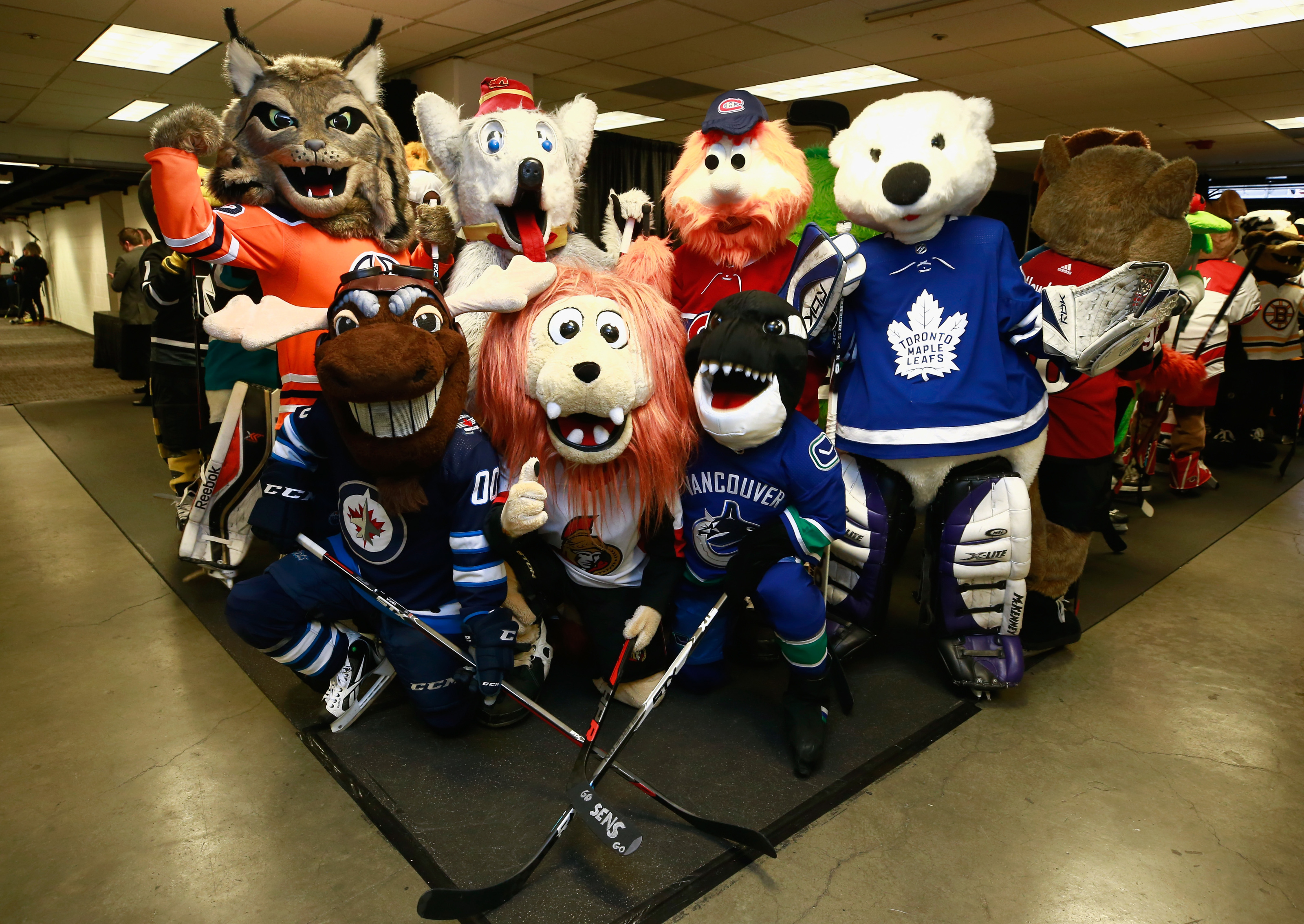 Kids hunt NHL mascots during All-Star Game
