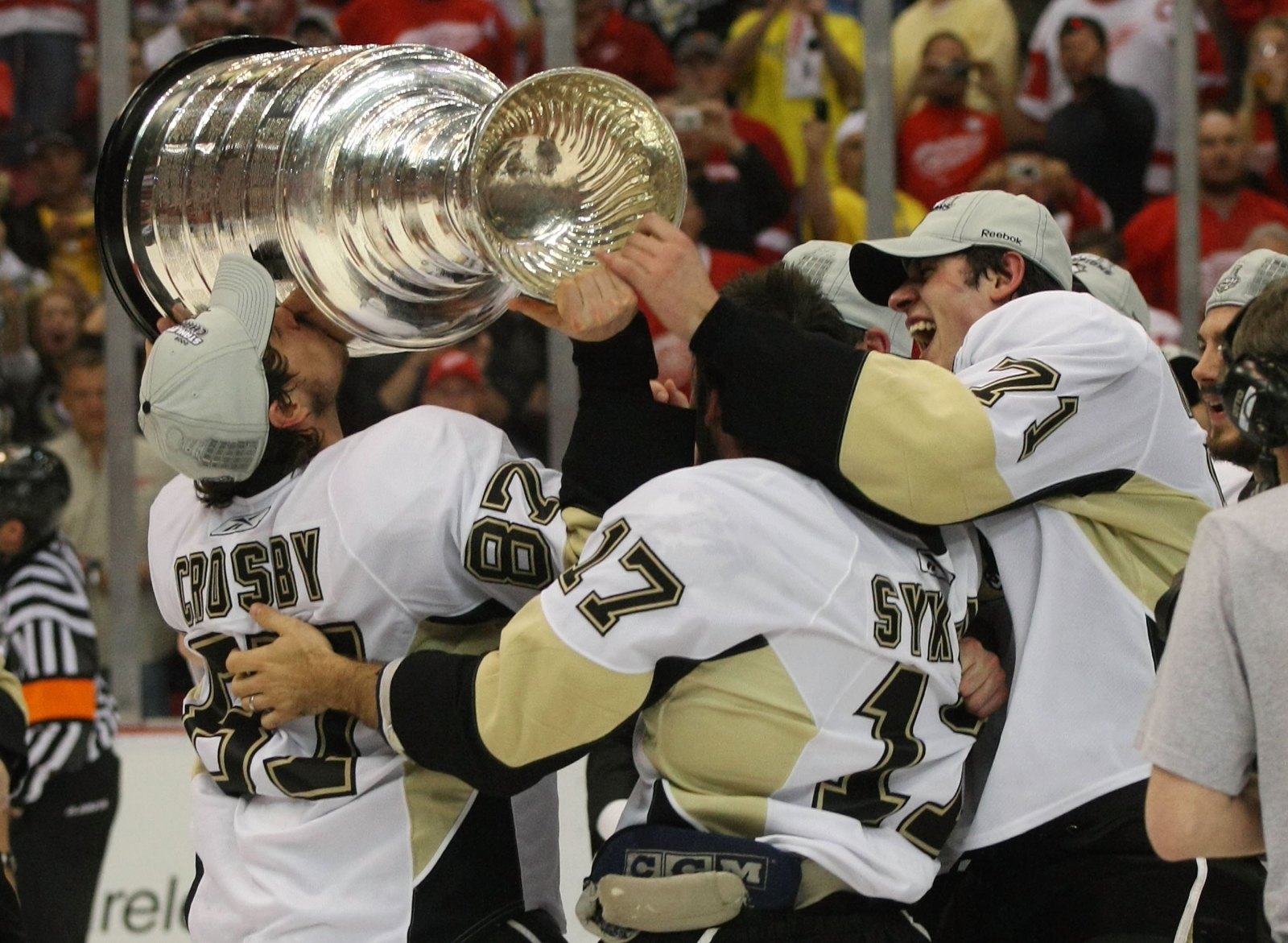 Penguins' Miroslav Satan and Sidney Crosby have meshed their skills