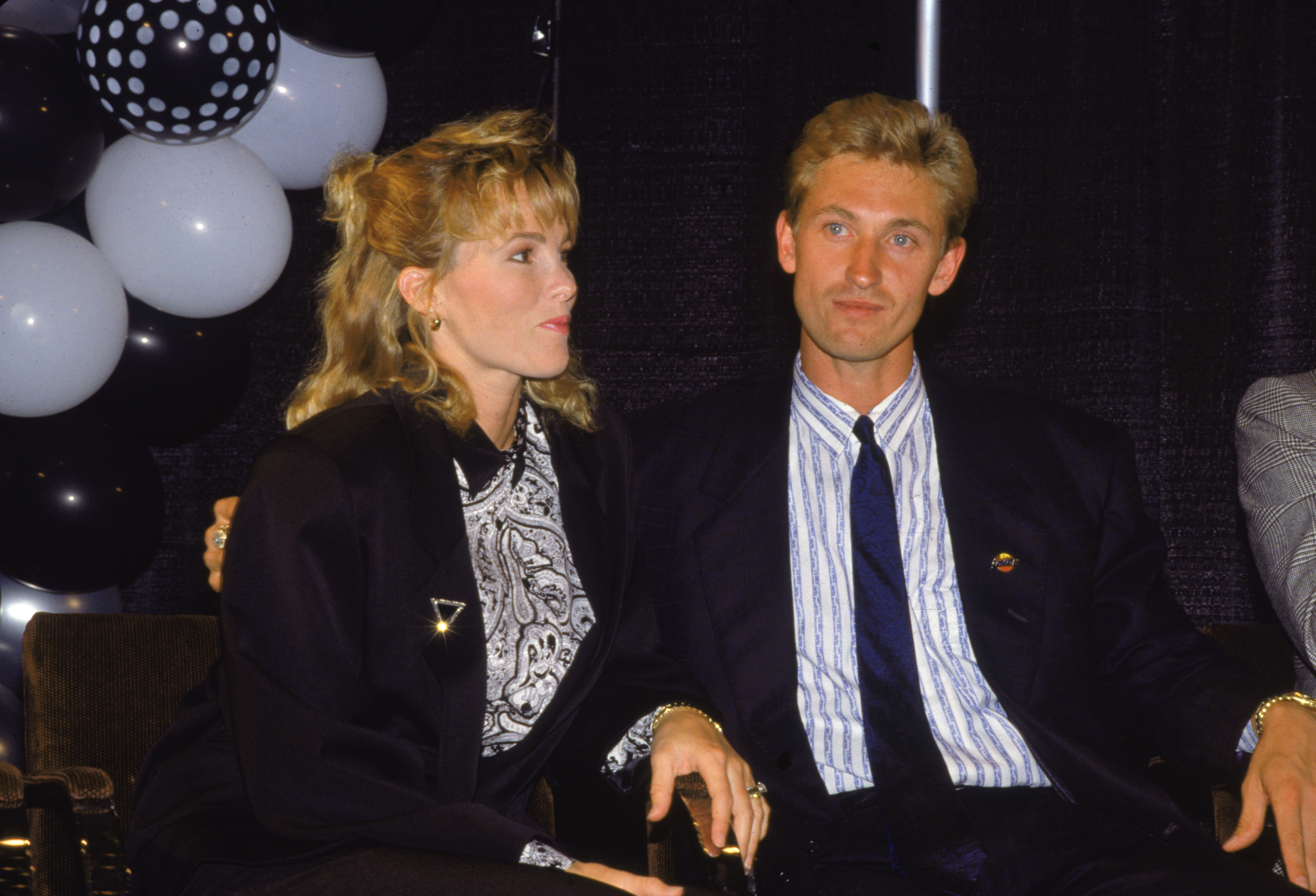Wayne Gretzky is traded from the Edmonton Oilers to the Los Angeles Kings  in 1988 – New York Daily News