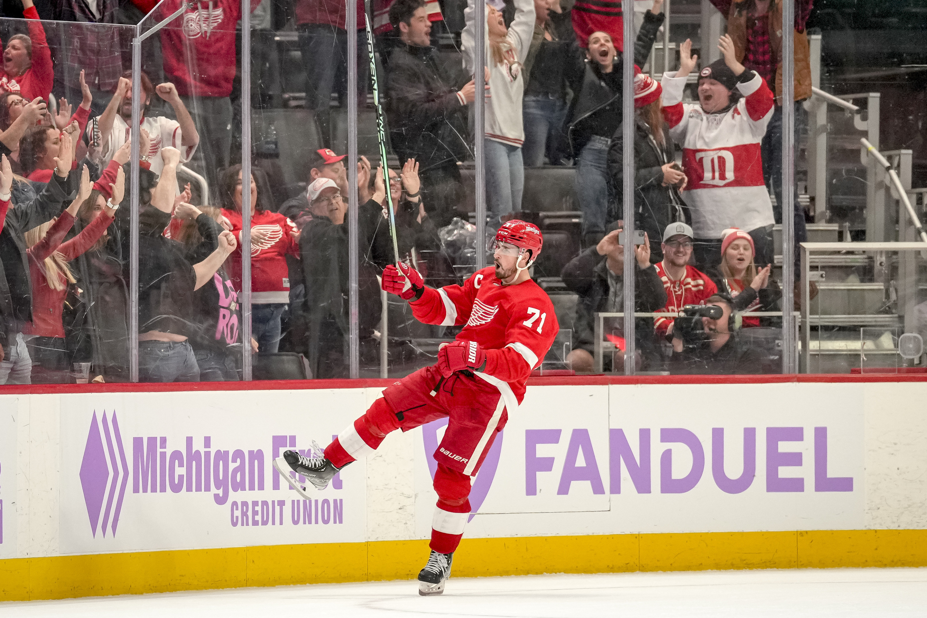 Dylan Larkin deal may mean he's next Red Wings captain