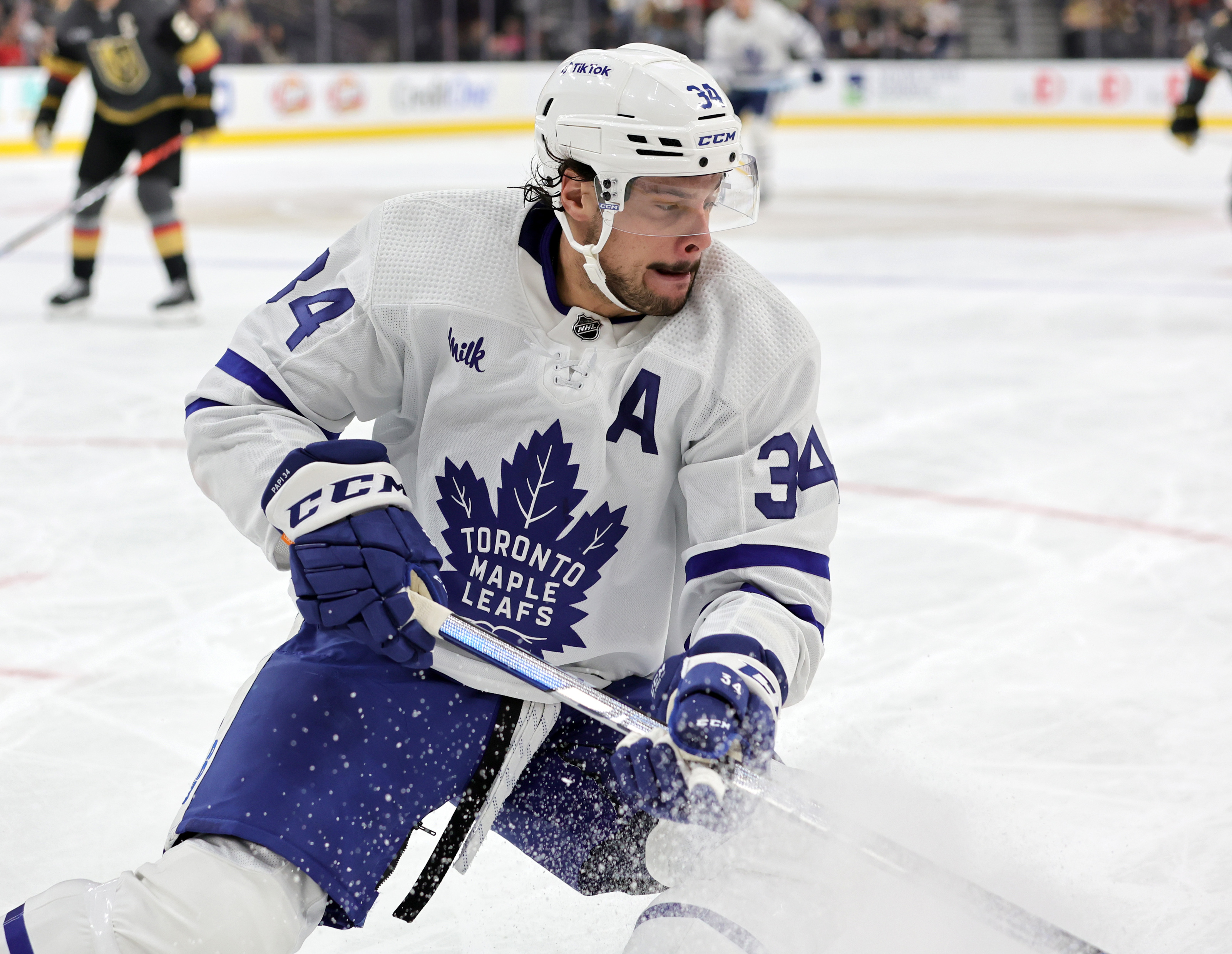 Leafs Mobile: TORONTO, ON - NOVEMBER 25: Auston Matthews #34 of