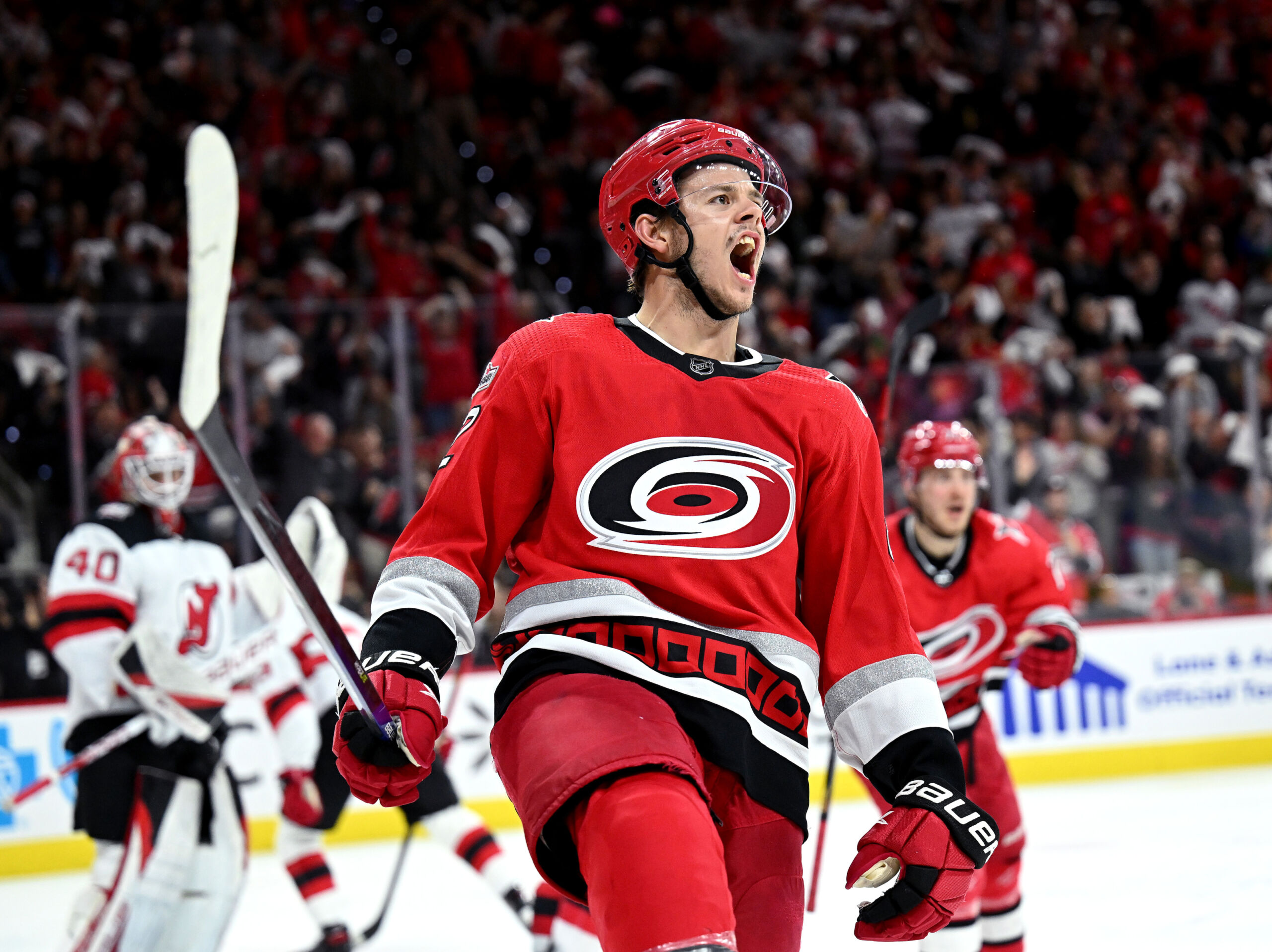 Carolina Hurricanes beat the New Jersey Devils, move into 1st in