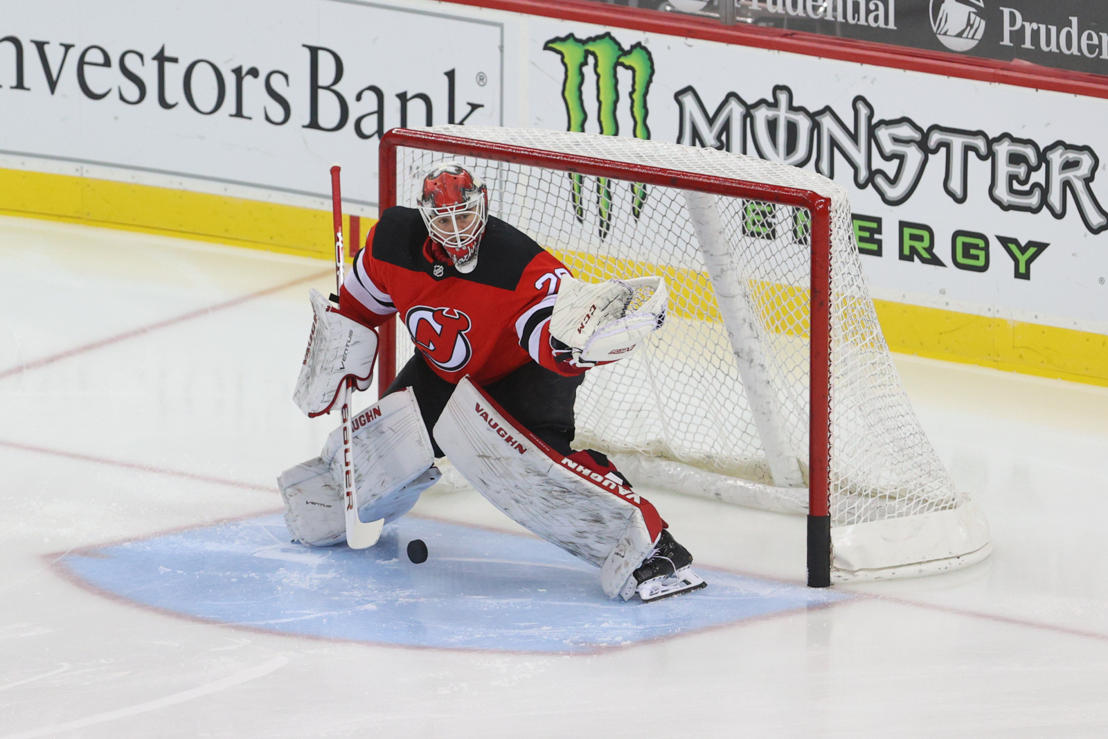 Devils' Mackenzie Blackwood makes spectacular save to cap off shutout over  Bruins 