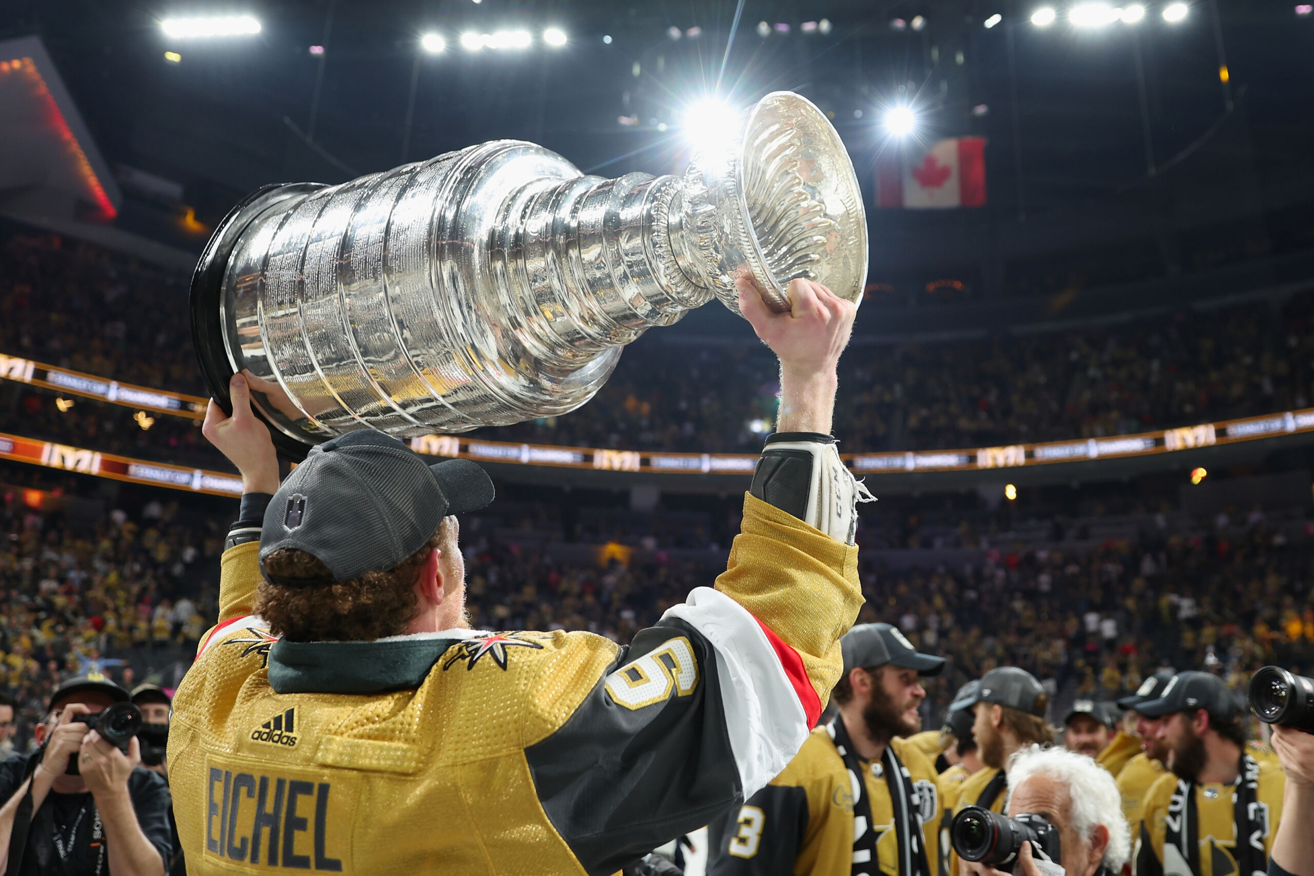 Bruins hoist Stanley Cup 