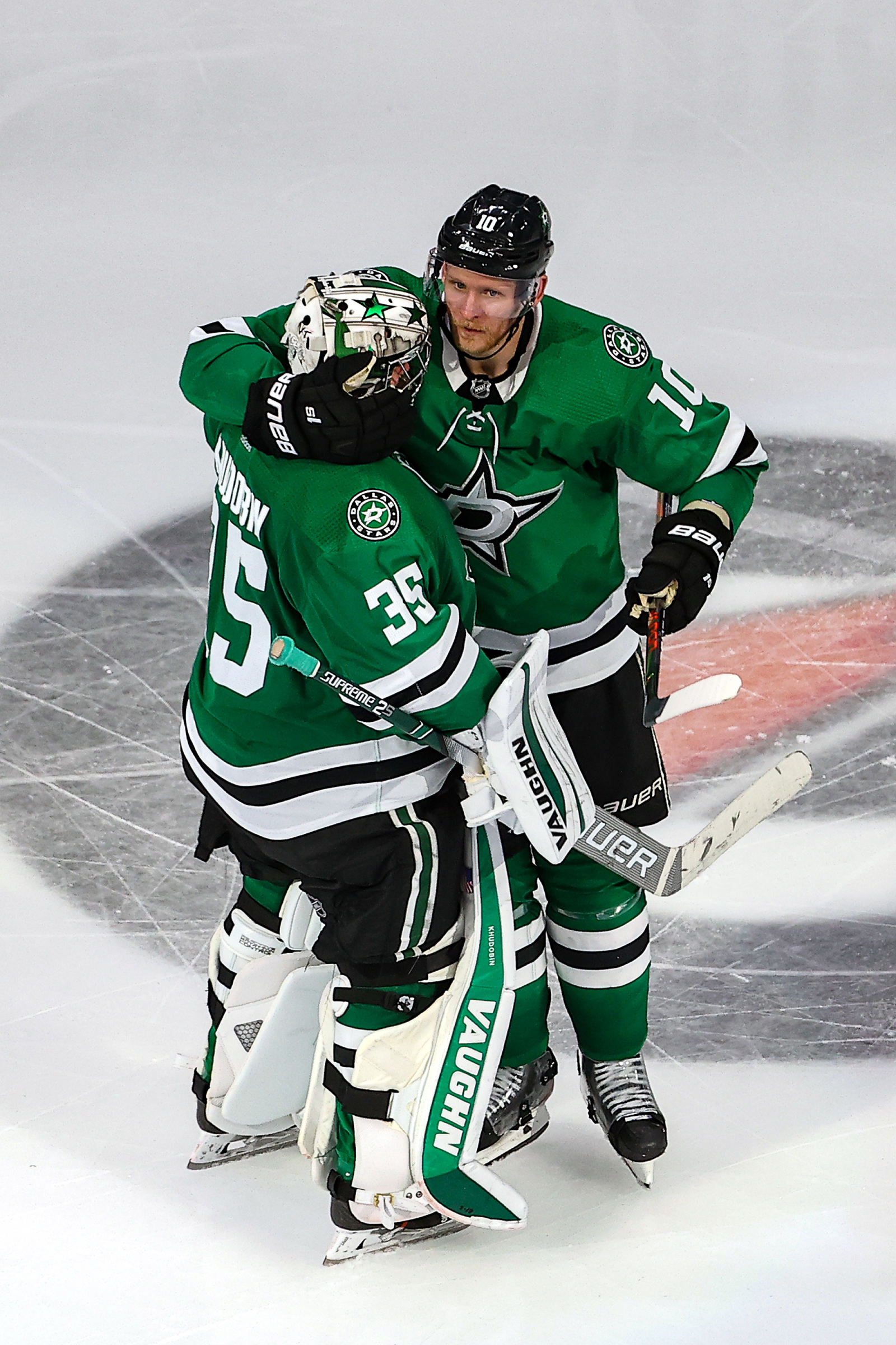 Dallas Stars forward Corey Perry's hardly-worn Winter Classic jersey is up  for auction