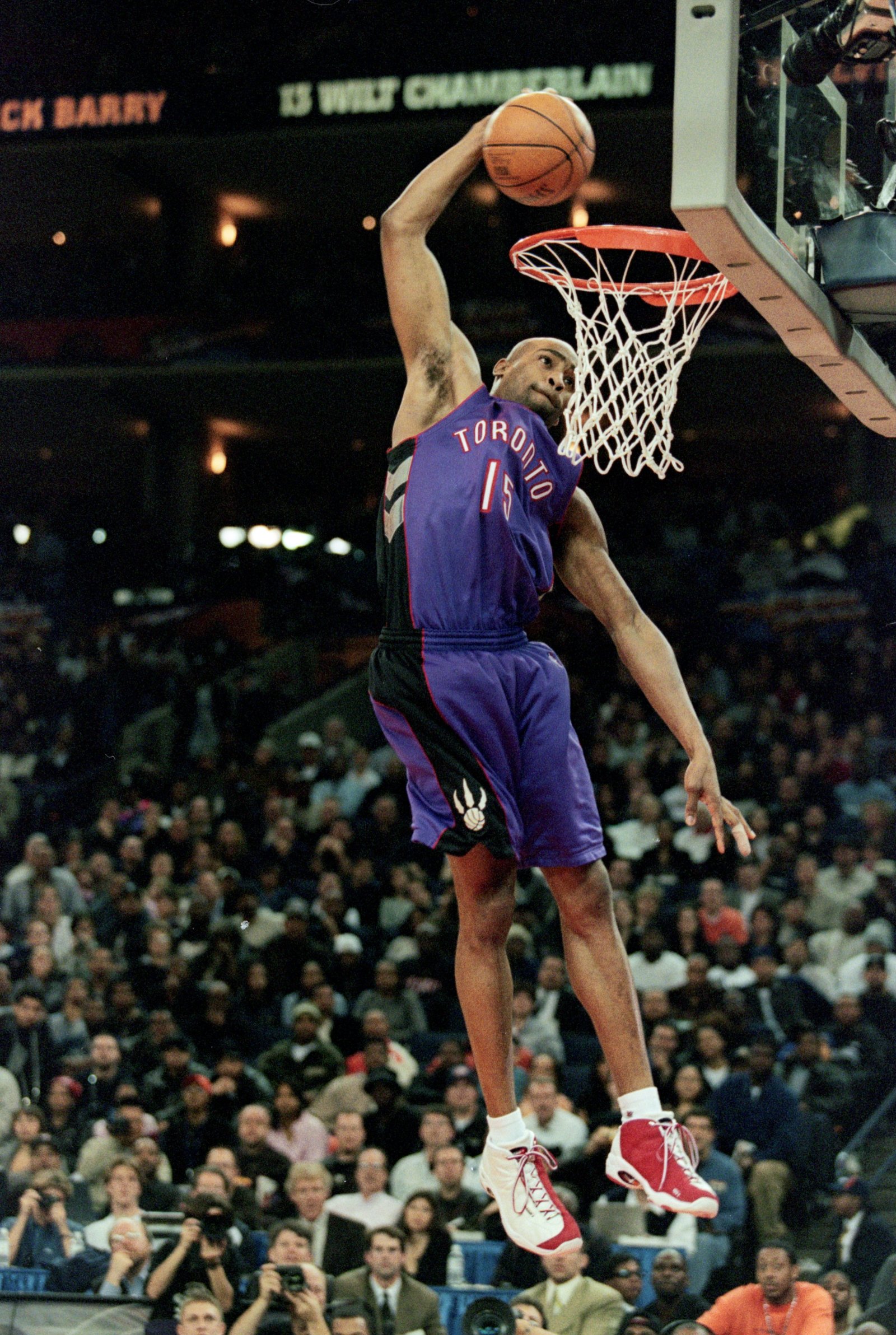 Tracy McGrady of the Toronto Raptors goes for a dunk in the Slam Dunk  News Photo - Getty Images