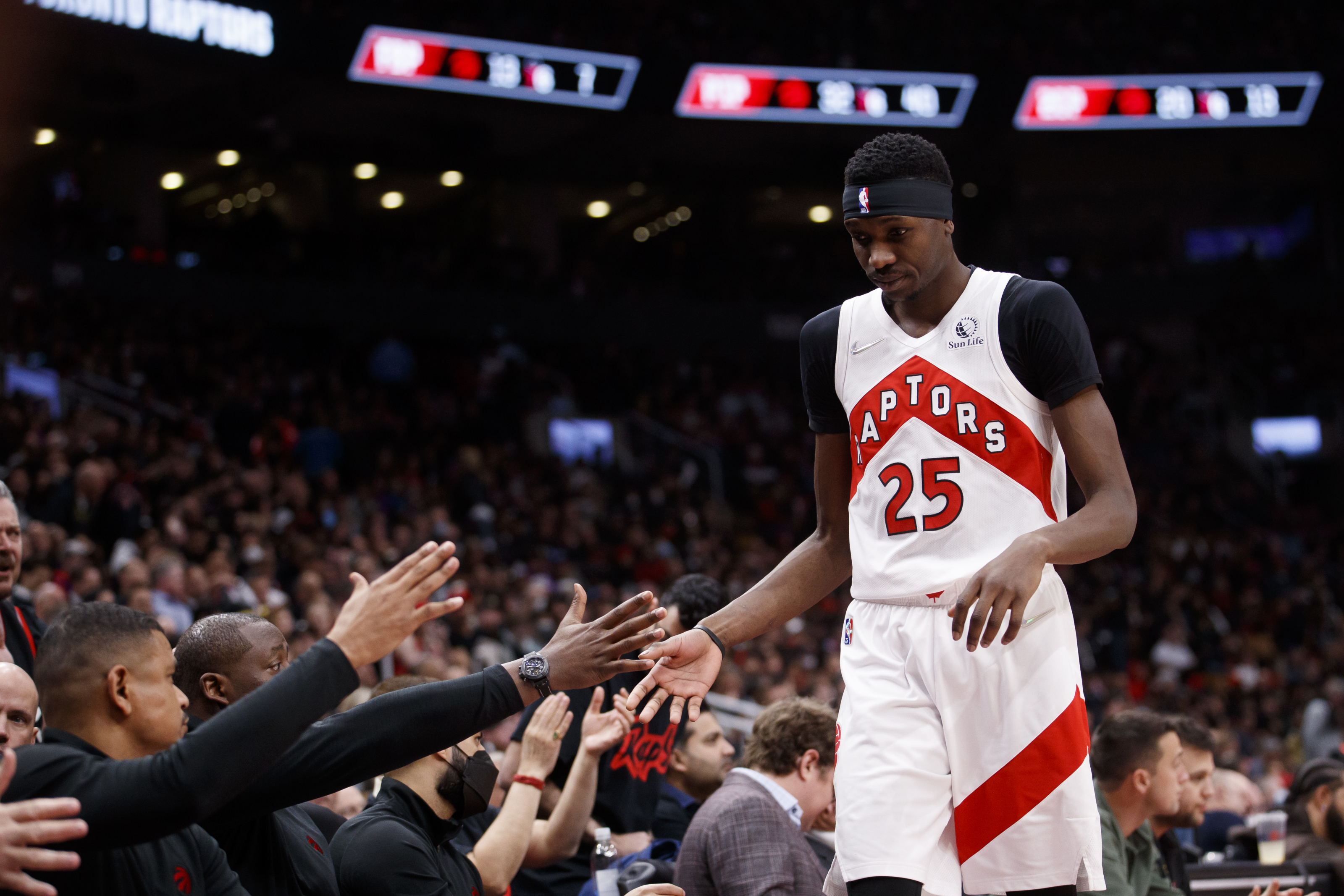 Chris Boucher back with Toronto Raptors for 3 years, $35.25