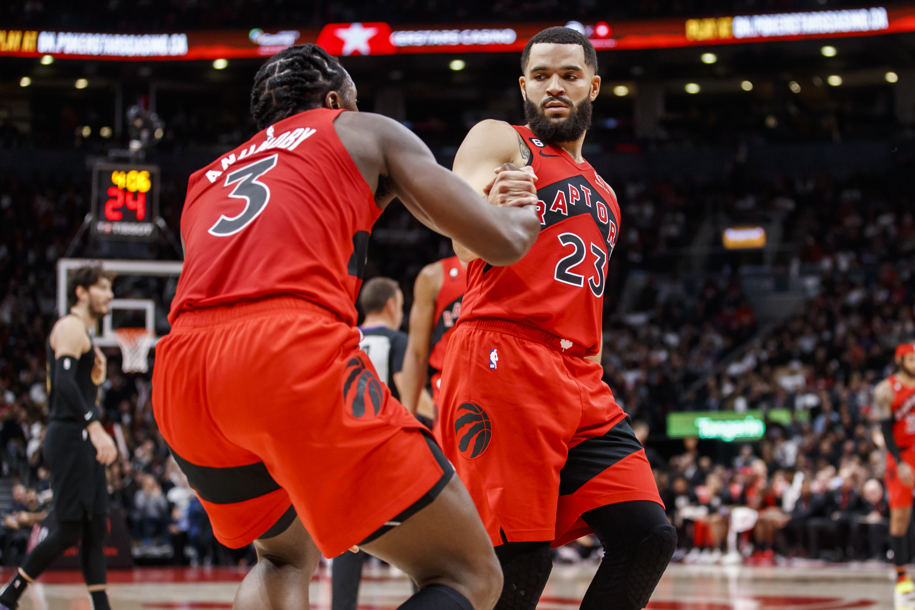 Raptors sweep season series against Bulls with 122-98 rout