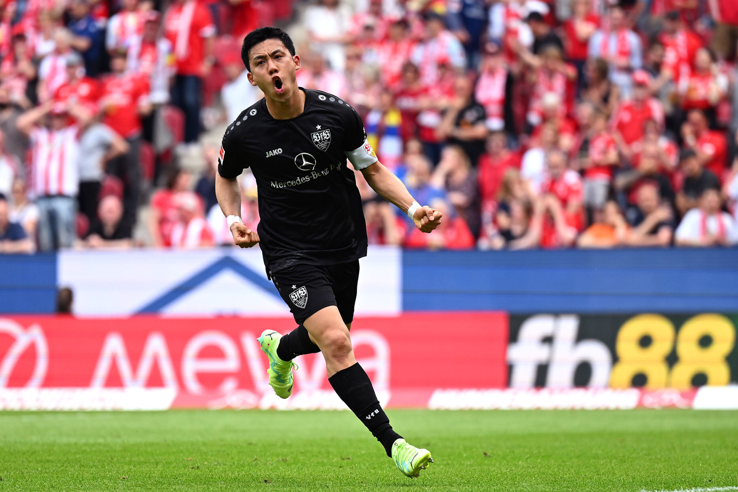 Liverpool sign Stuttgart Captain Wataru Endo for €18 million