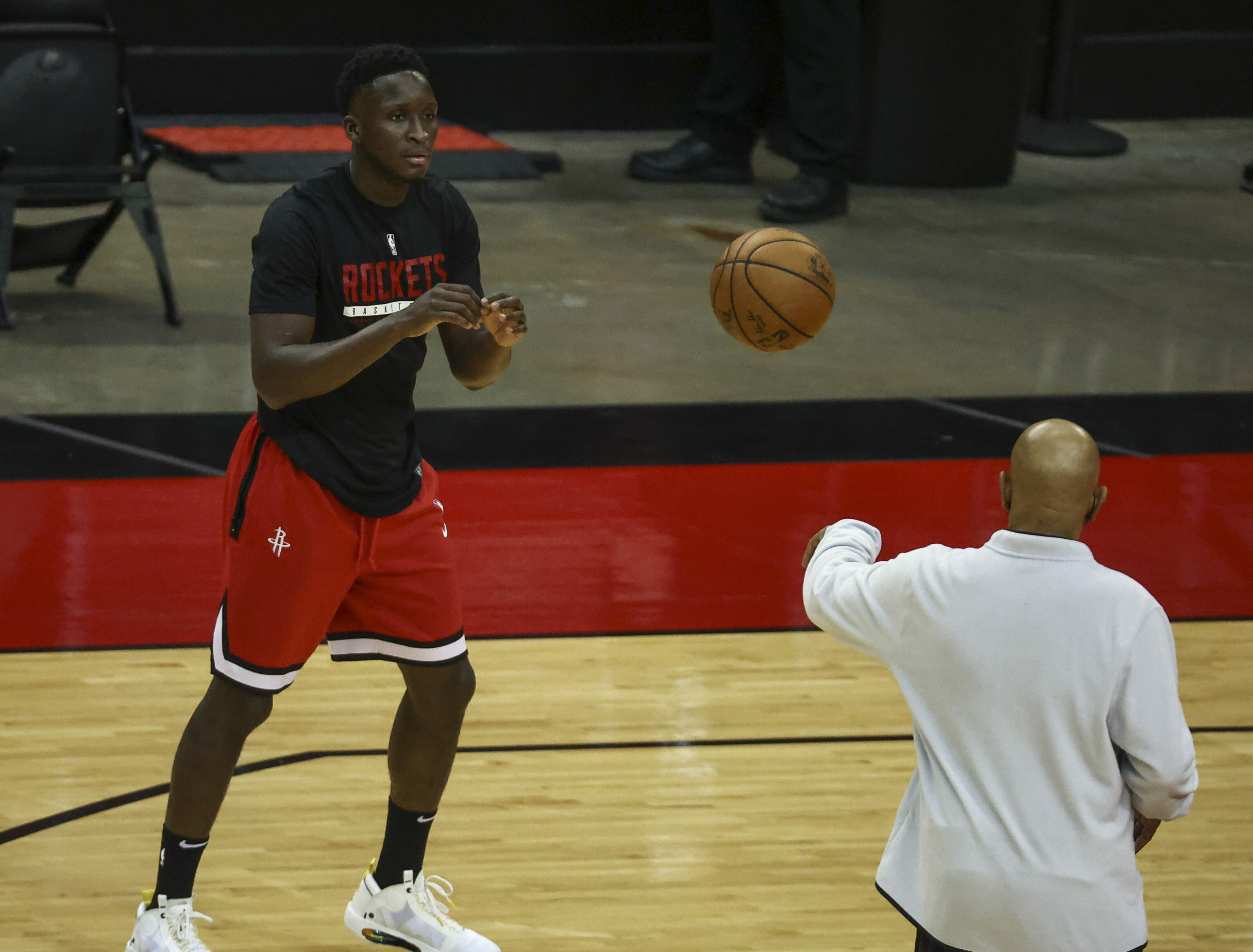 Rockets guard Victor Oladipo moves close to return