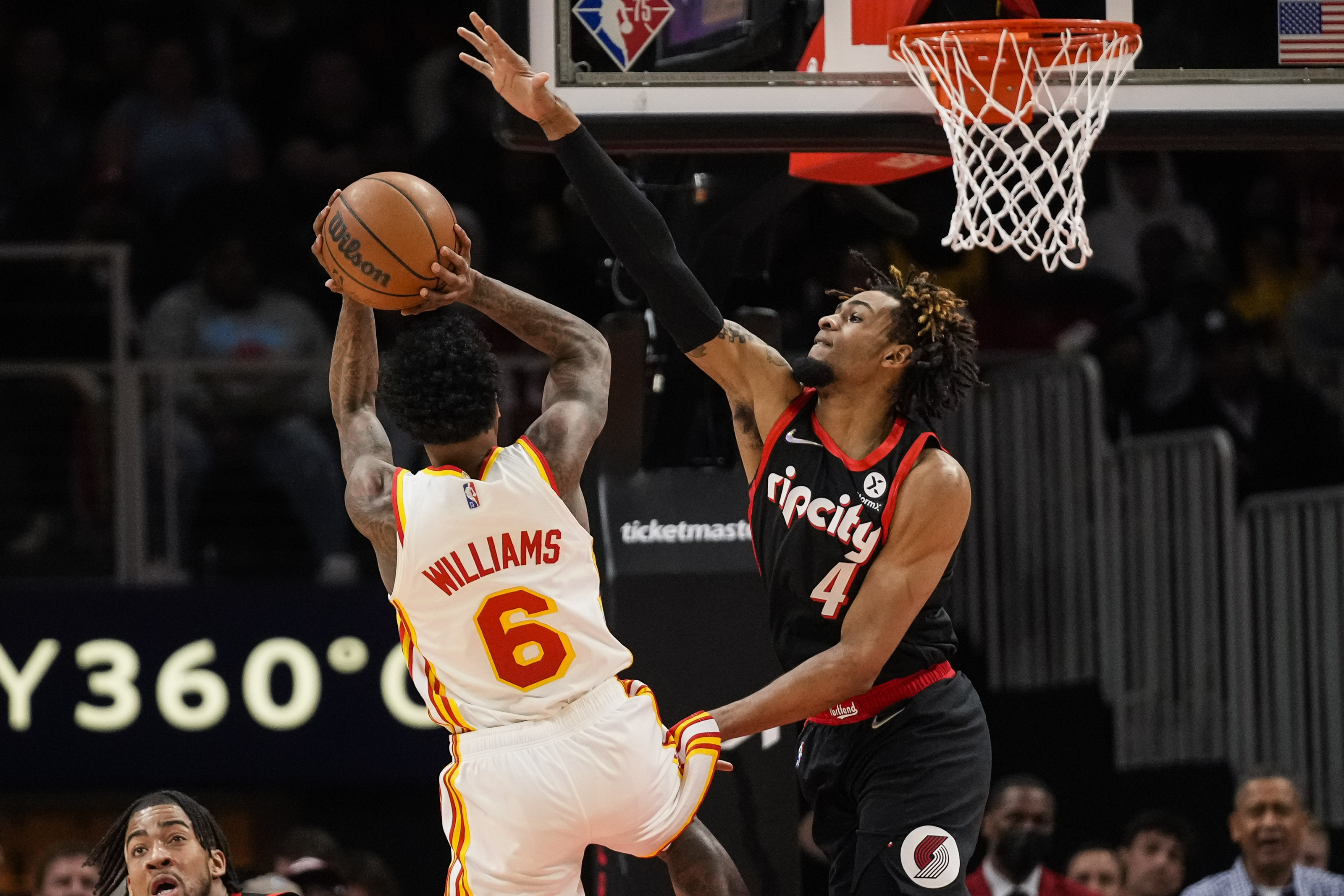 Williams, Lakers' backcourt outshine Hawks' guards in win over Atlanta