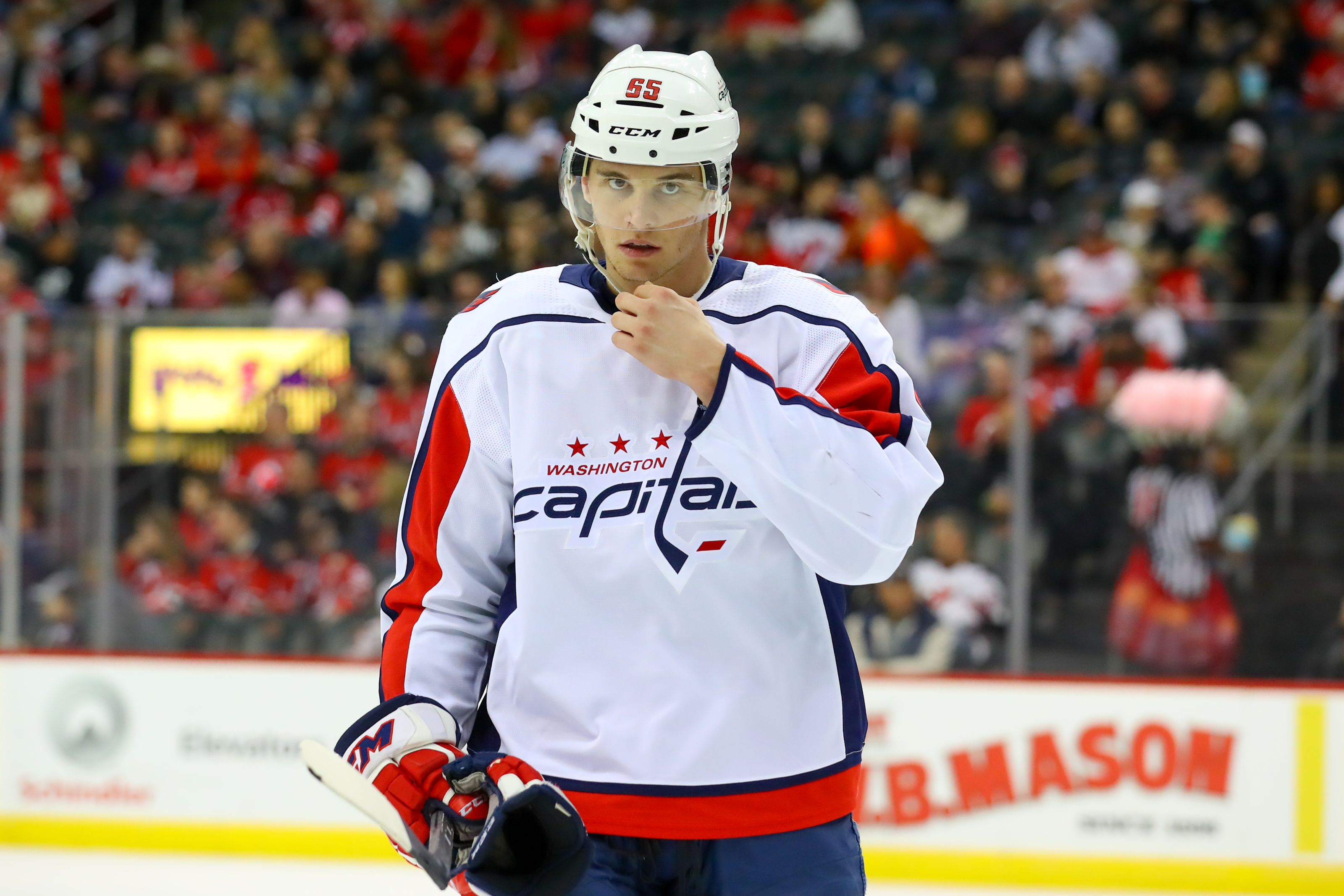 Avalanche signs forward Andre Burakovsky to one-year deal