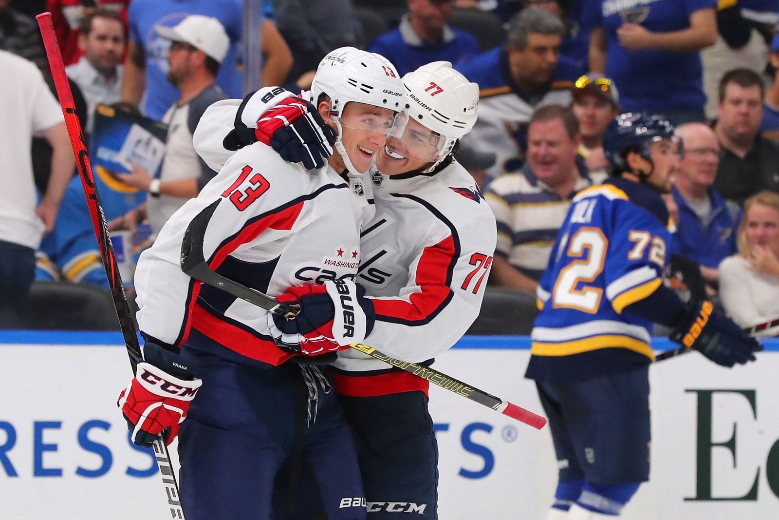 As Capitals thrive, the bond strengthens between T.J. Oshie and Jakub Vrana