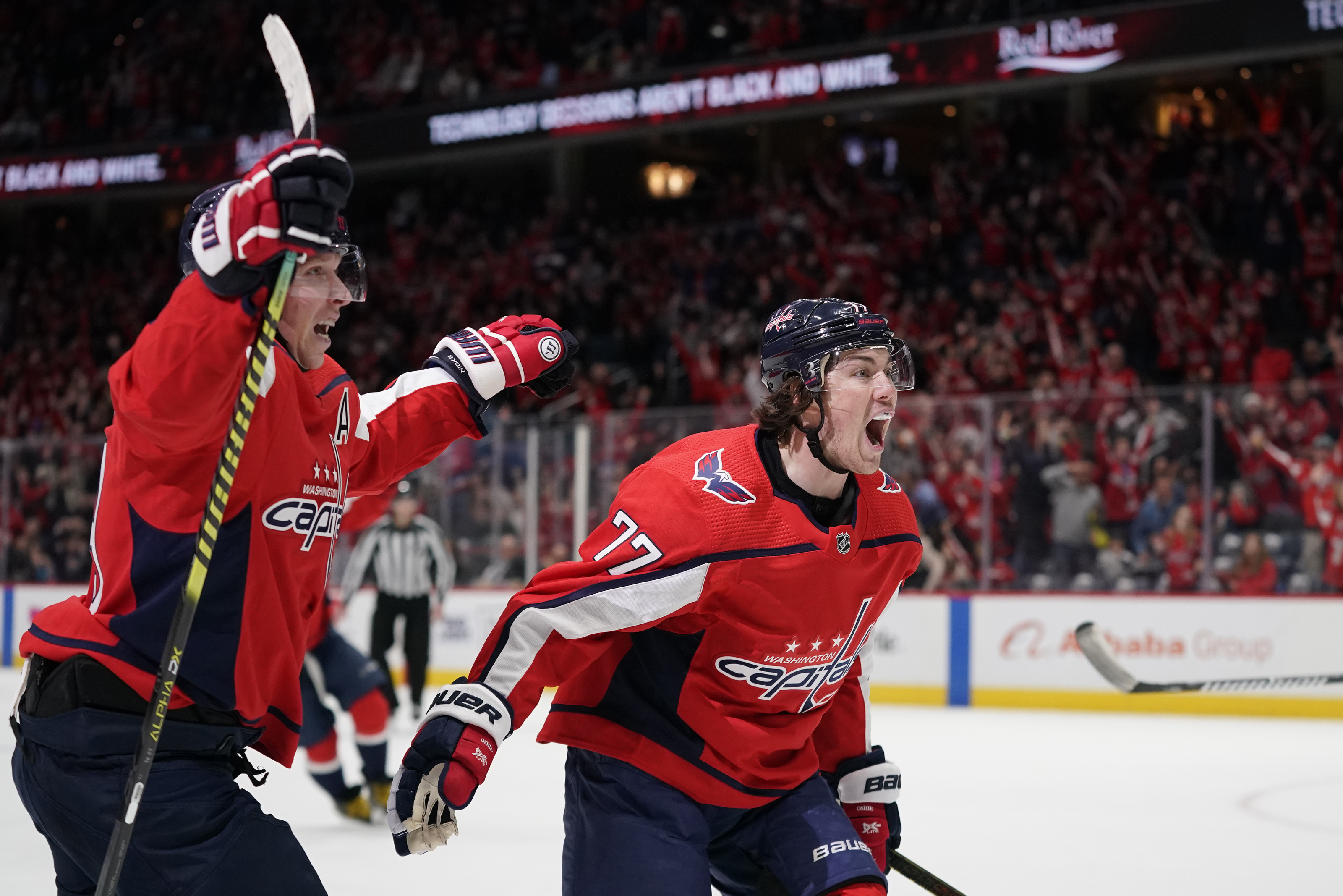 Here's What TJ Oshie Will Look Like In His New #77 Caps Jersey (Photos)