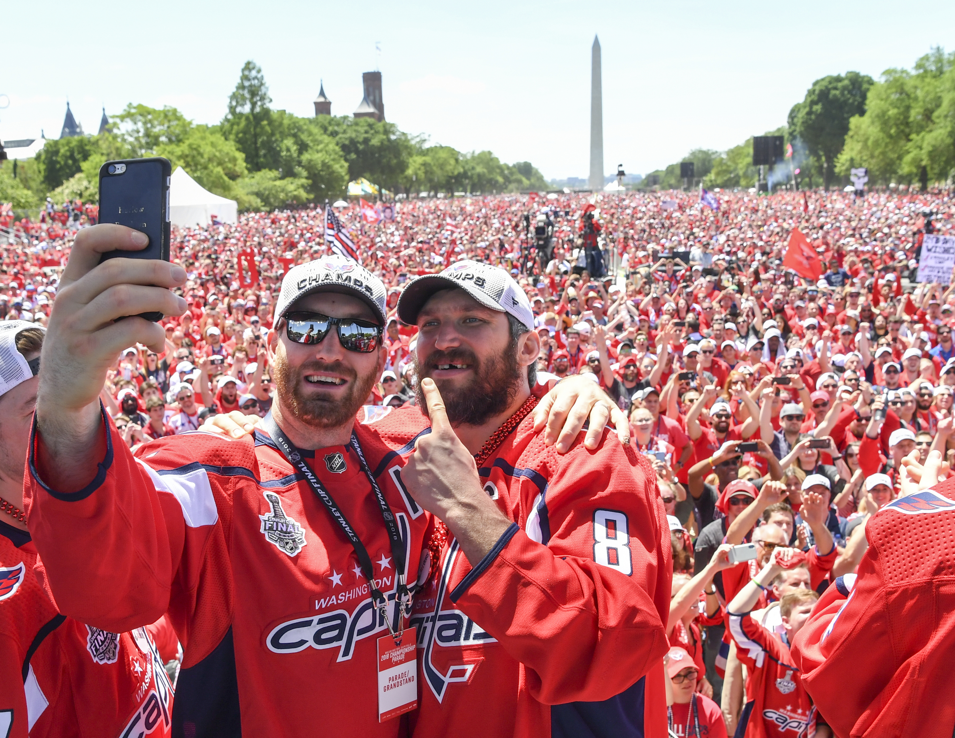 Thousands of fans celebrate the Washington Capitals' 1st Stanley