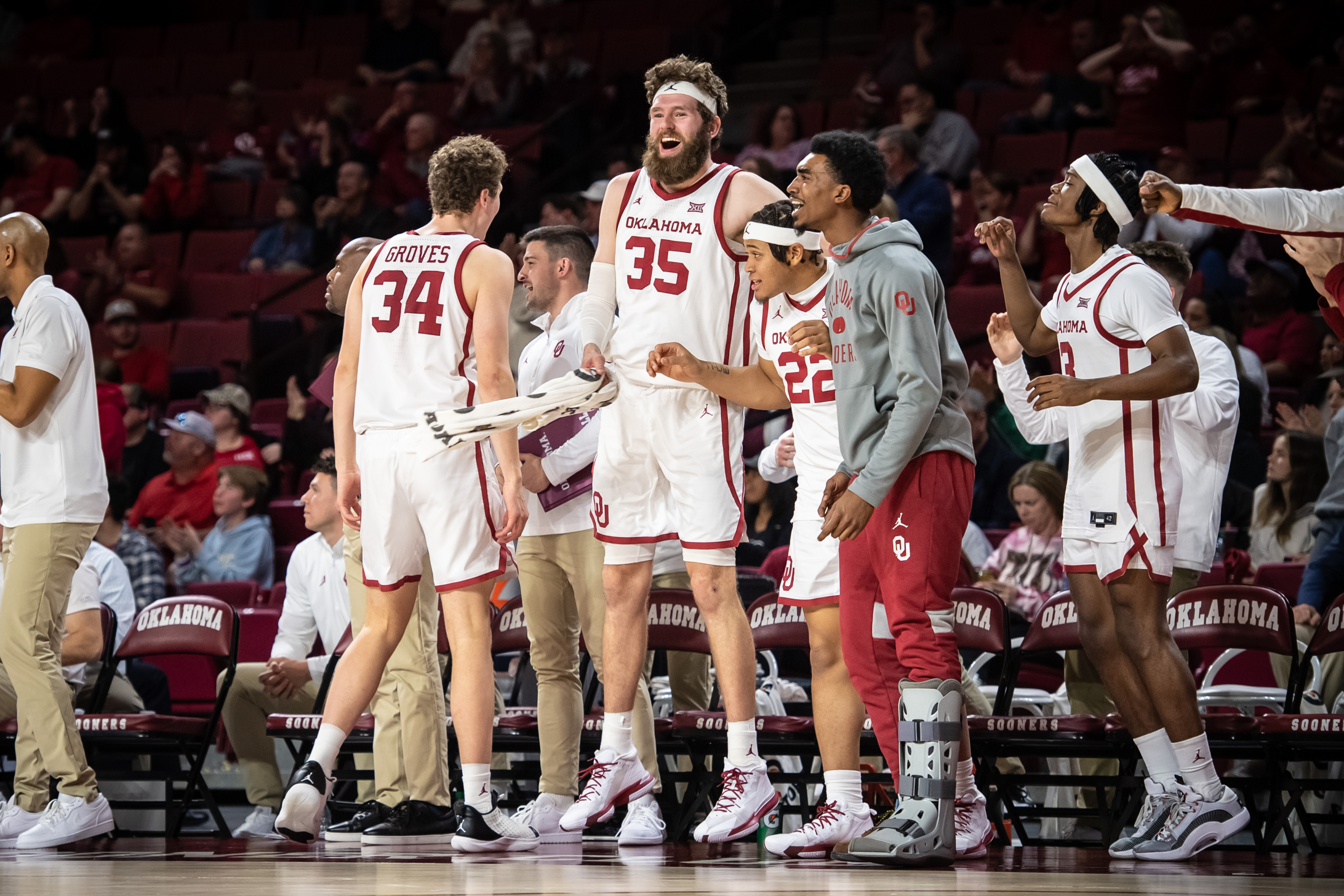 Oklahoma men's basketball: D.J. Bennett ready to contribute as a starter or  coming off the bench