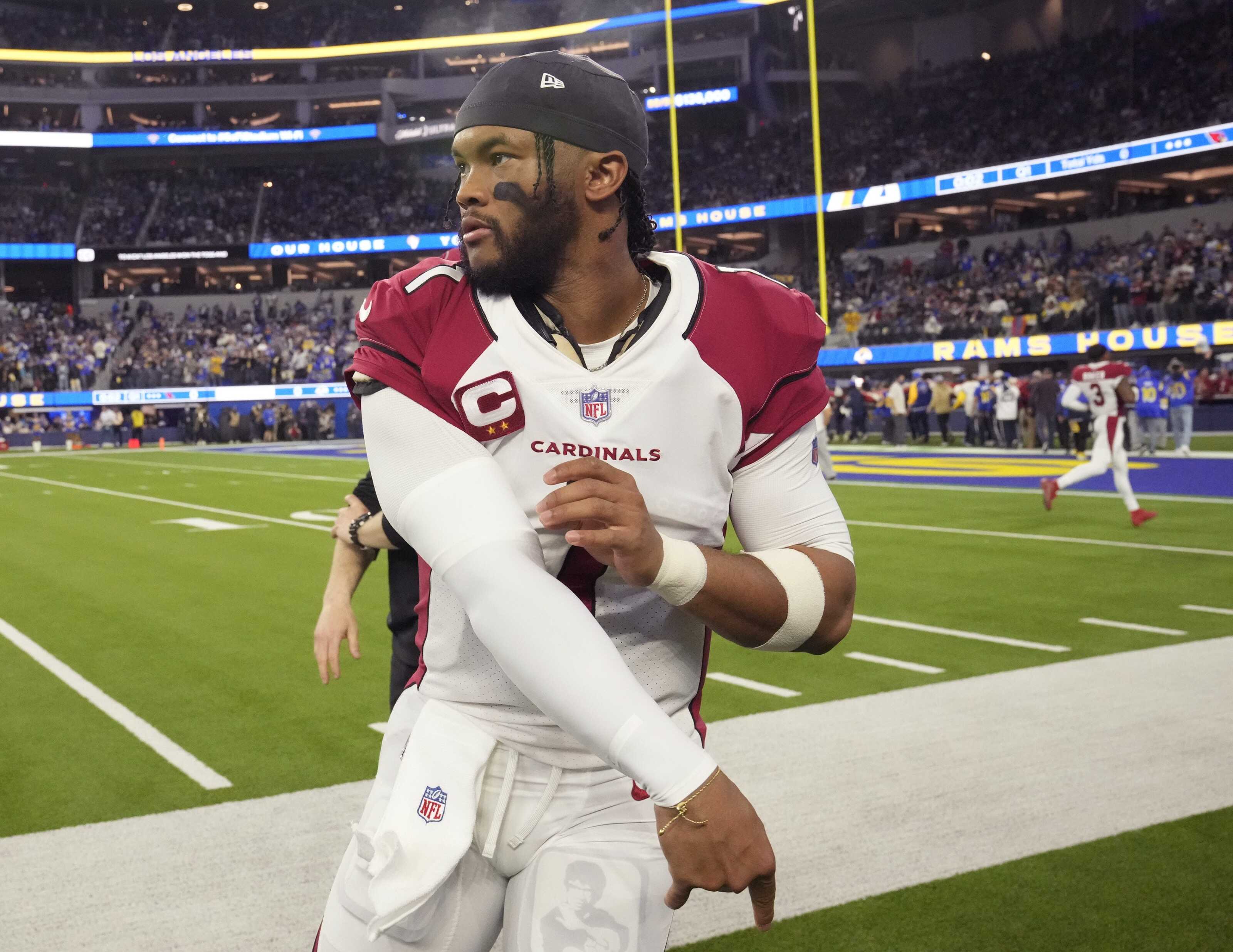 Kyler Murray, in Omaha cheering for Oklahoma, shares how much he misses  baseball