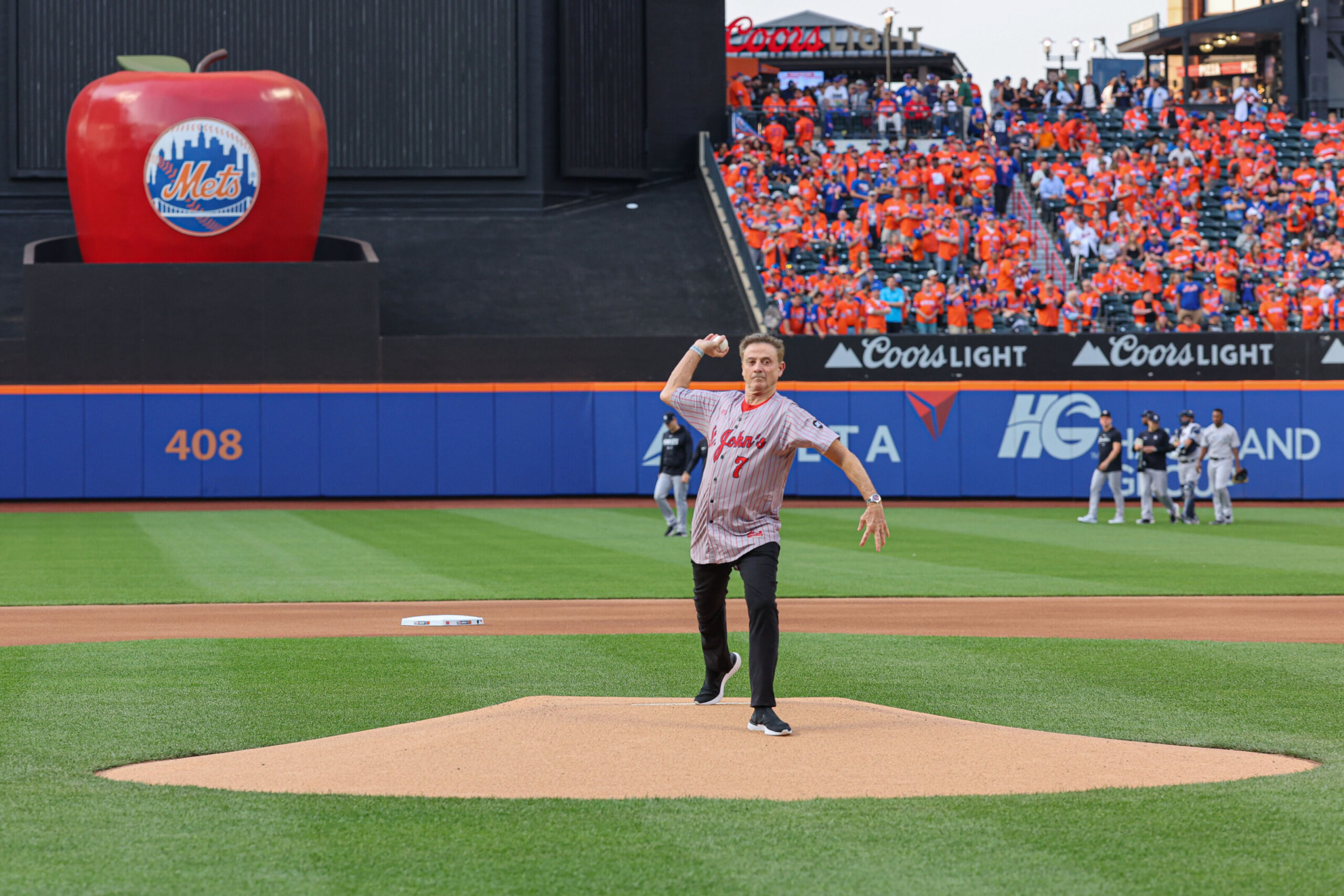 Rick Pitino, in NY State of Mind at St John's, Throws Out First Pitch  Before Subway Series