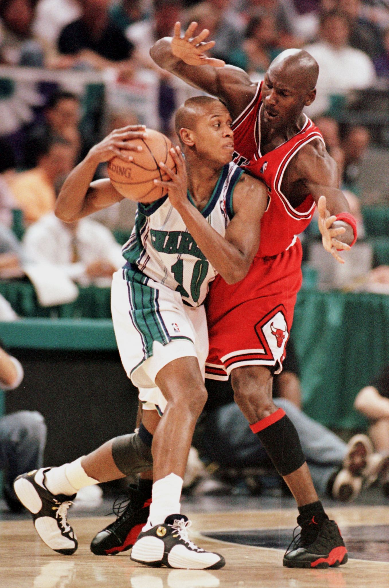 Michael Jordan fadeaway over BJ Armstrong - 1998 Eastern Conference  Semi-Finals, Bulls vs. Hornets, Game 3. : r/nba
