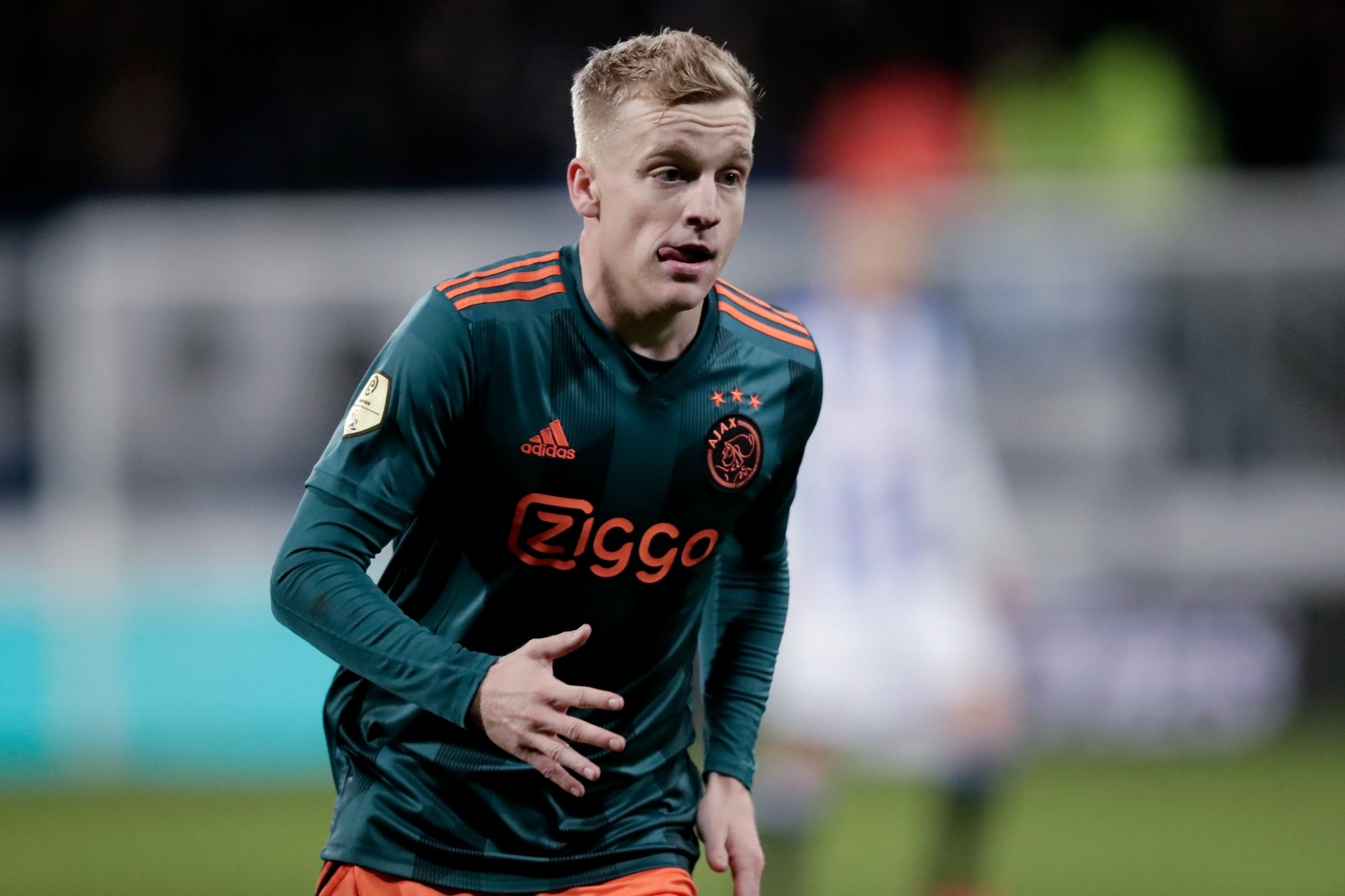 Manchester United reach an agreement to sign Ajax's Donny van de Beek