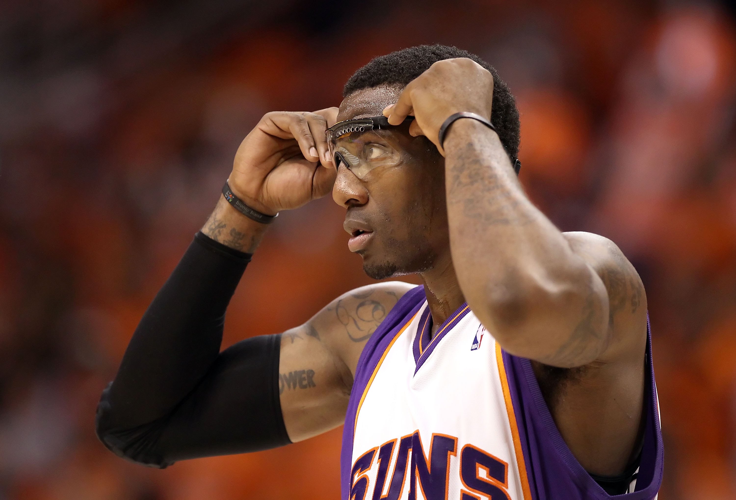 Why is Amar'e Stoudemire not in the Ring Of Honor?