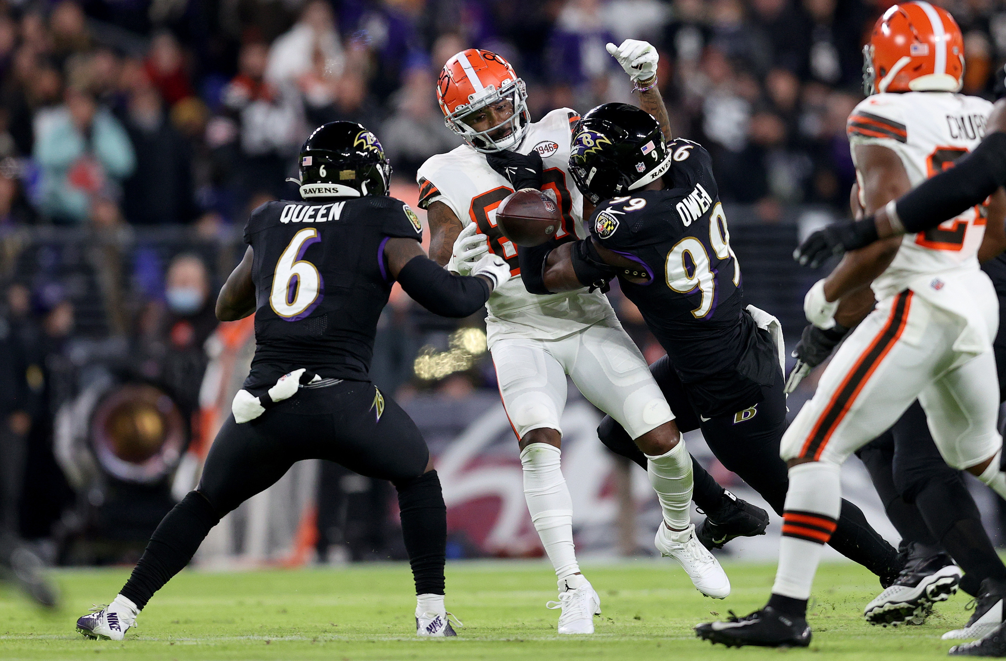Odafe Oweh takes over game for Ravens' defense in win over Browns