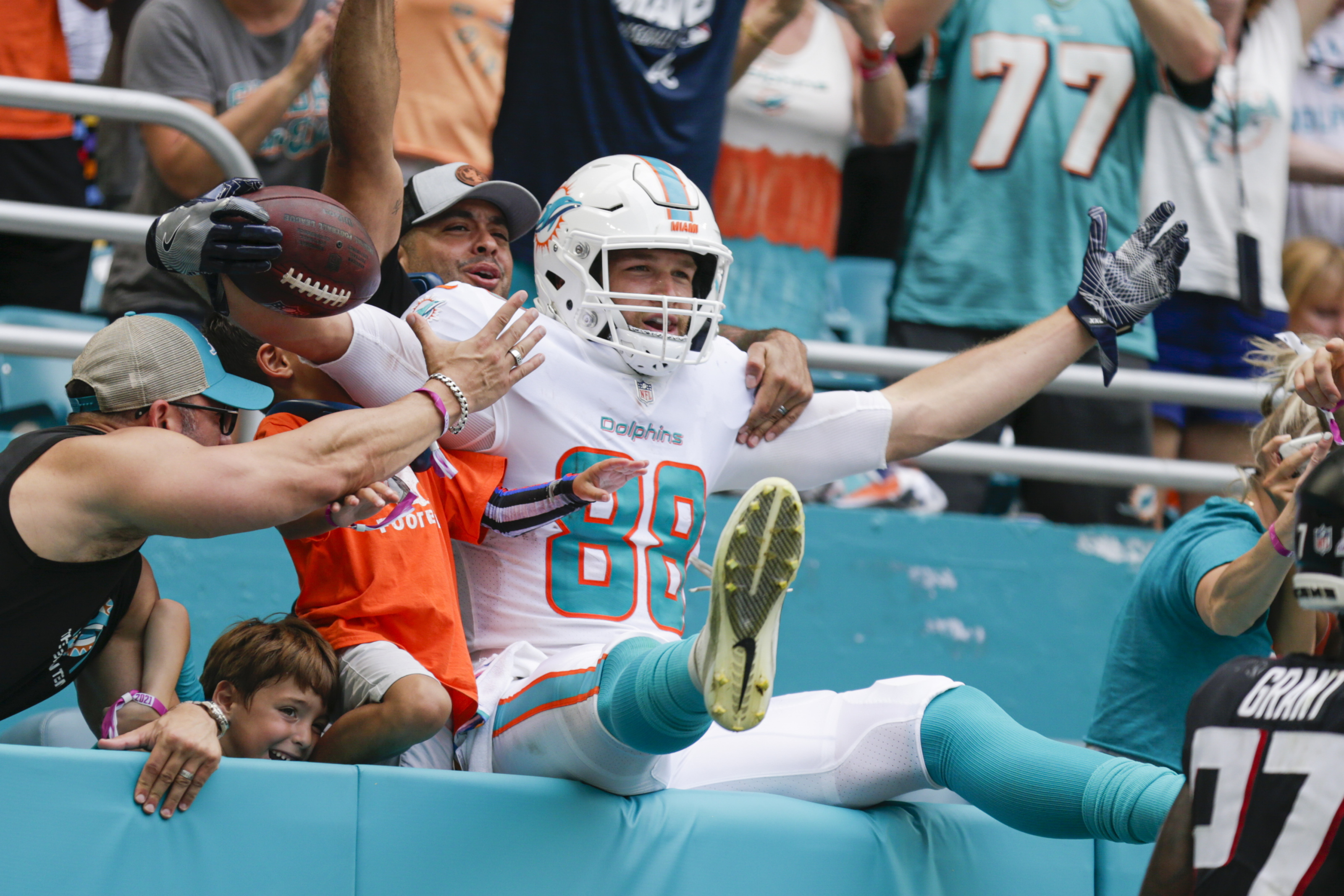 NFL rumors: Is Mike Gesicki about to cash in when free agency begins?