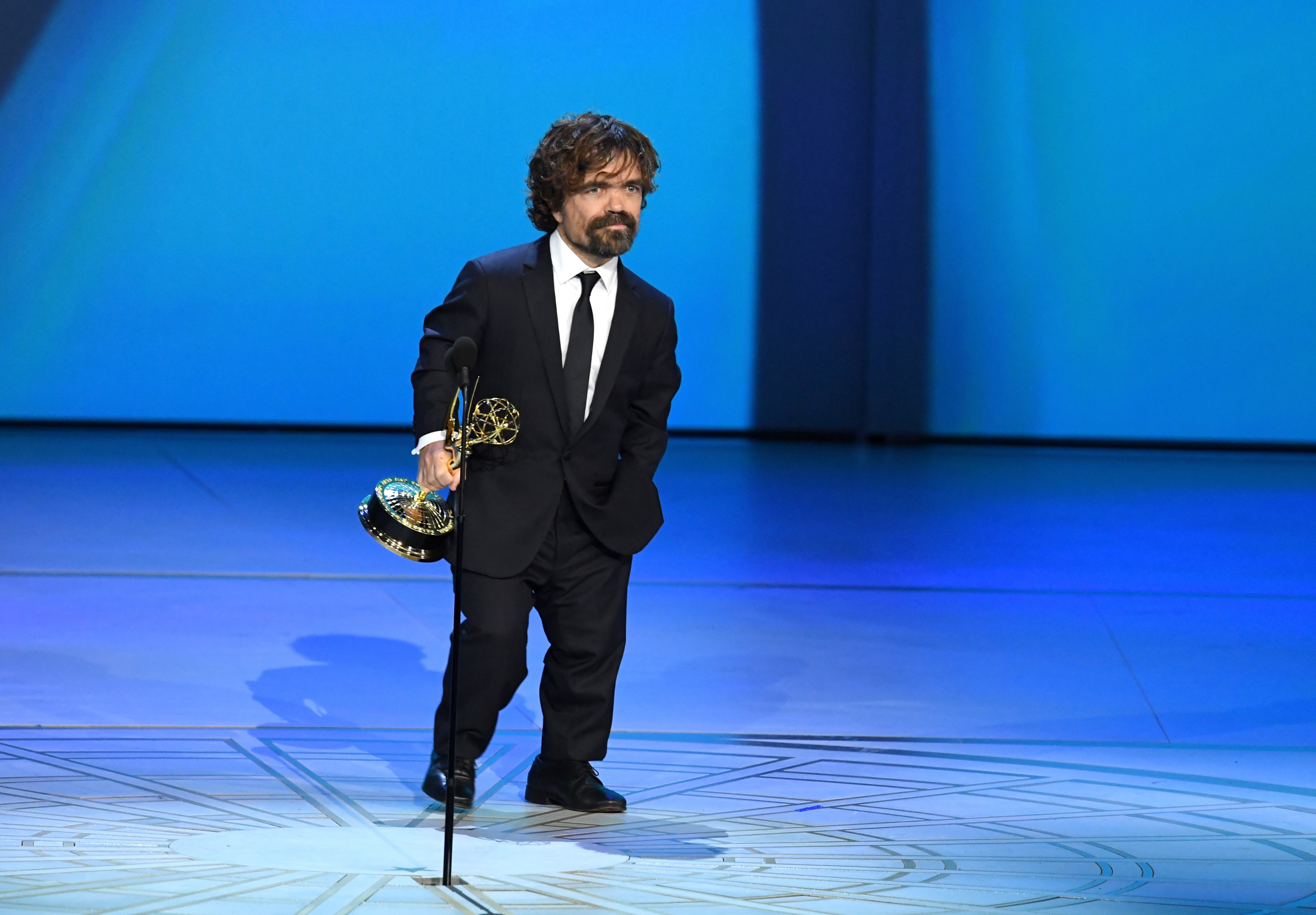 Peter-Dinklage-as-Tyrion-Lannister-raising-a-glass-on-Game-of