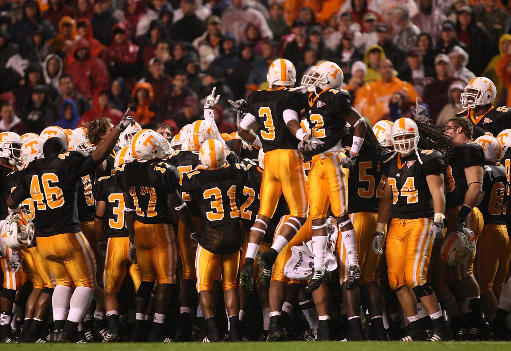 Tennessee football should go all-in on black and orange with Kentucky game at night