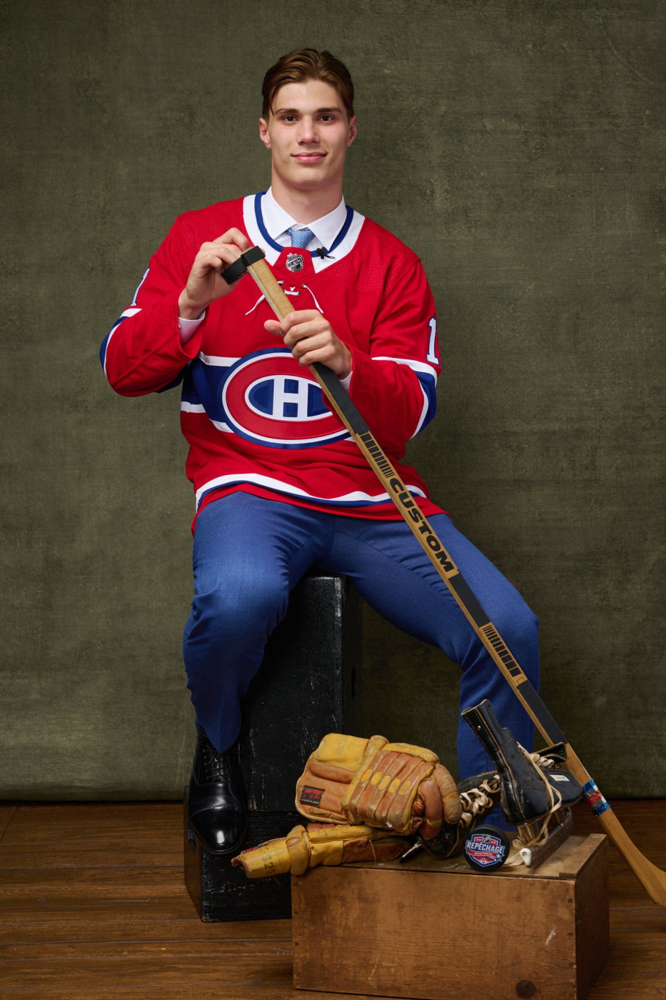 Canadiens' Slafkovsky stuck out like a sore thumb in high school photo