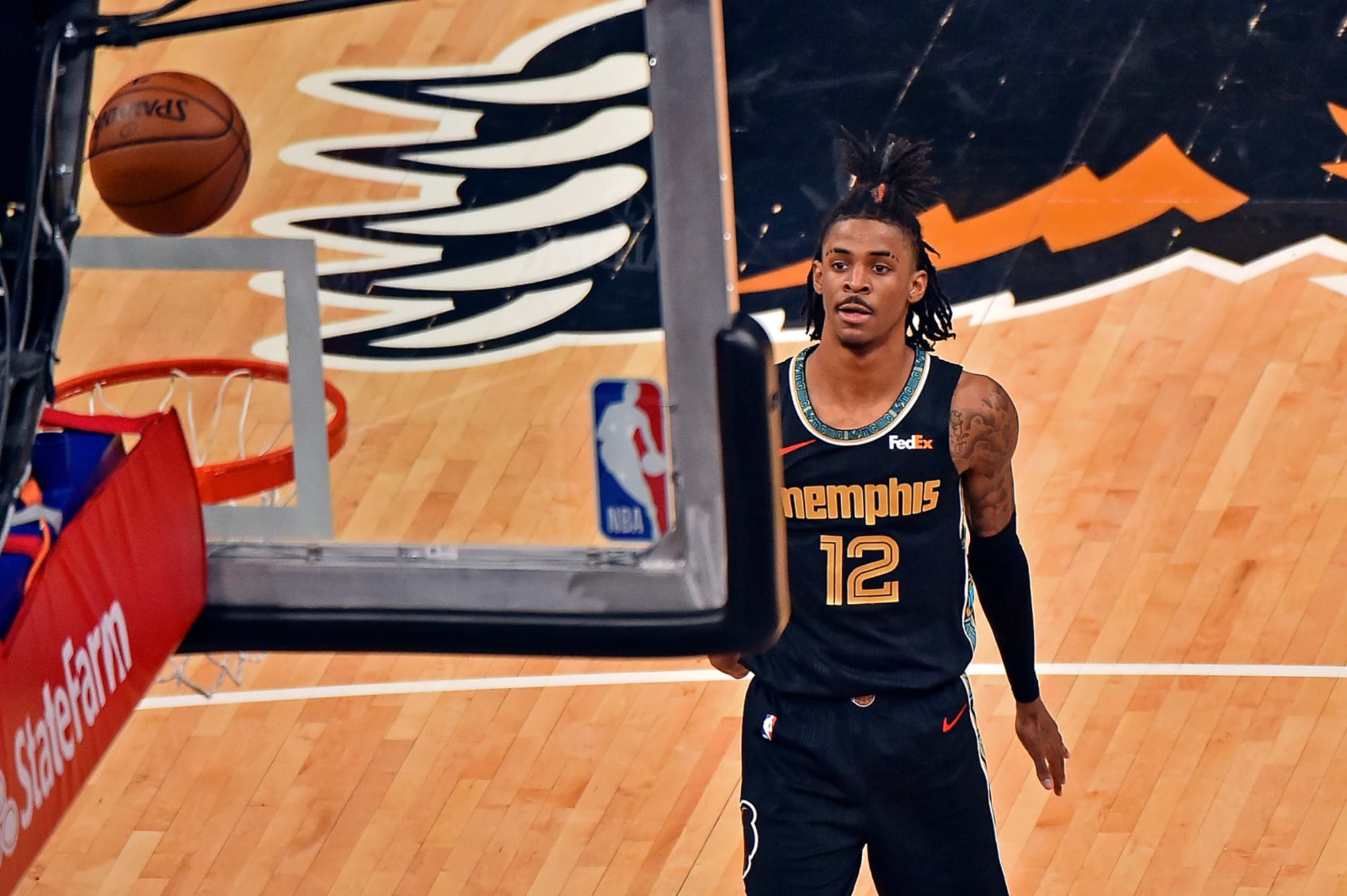 Grizzlies star Ja Morant lives out ultimate #FamilyGoals moment with  parents, little sister