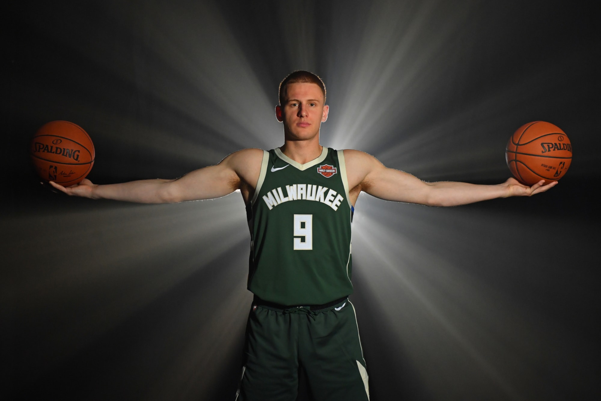 Donte DiVincenzo Signed Milwaukee Bucks Jersey Inscribed 21 Champs ( –