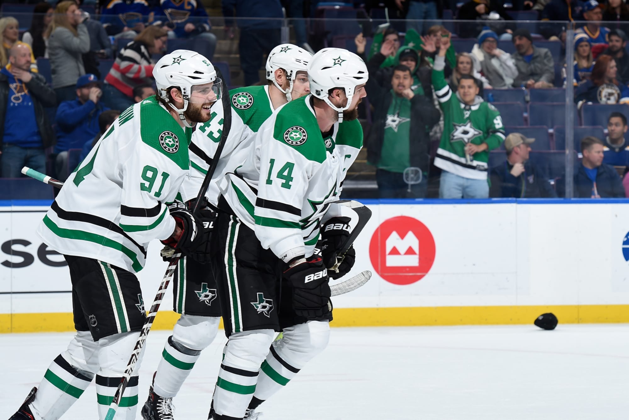 Dallas Stars Finish Road Trip With Complete Performance Against Blues