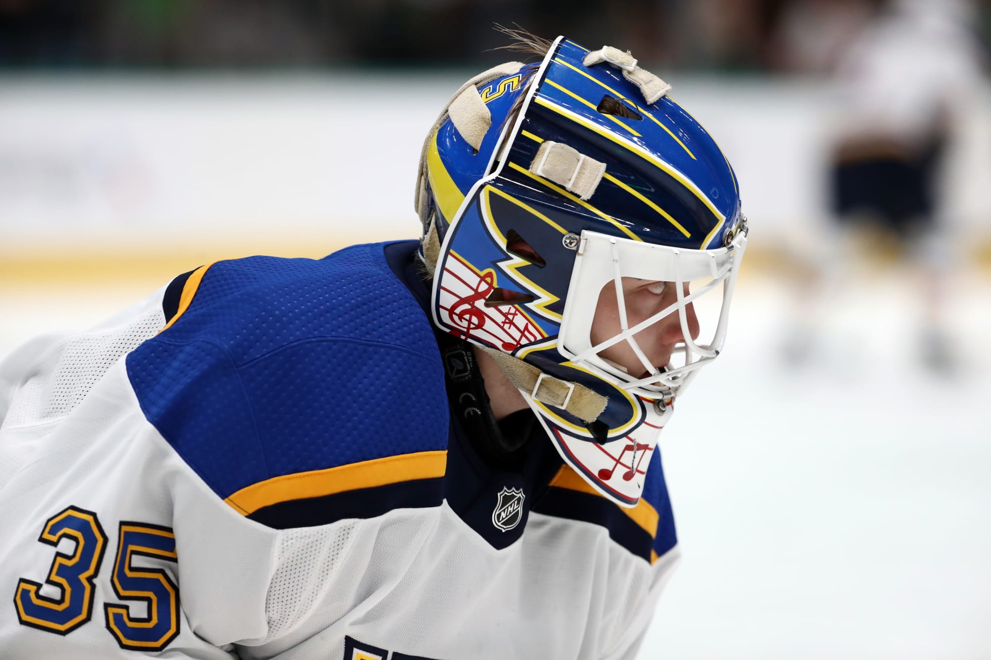 St. Louis Blues on X: Bona Hallikainen loves old-school goalie masks and  painted this one for @HussoVille this season. The design was modeled after  a mask worn by former Blue Pat Jablonski