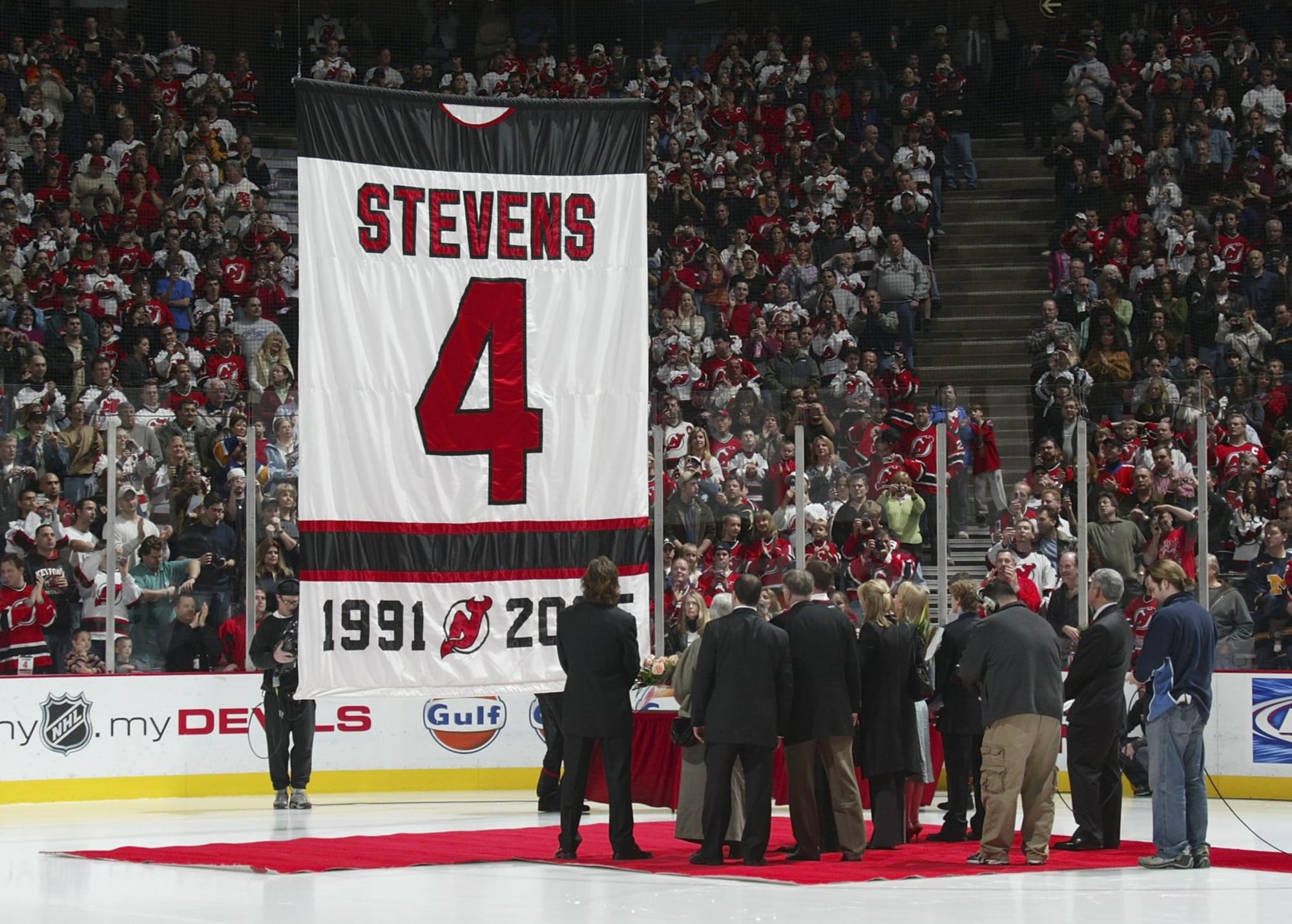 Scott Stevens recieves the 1995 Stanley Cup. News Photo - Getty Images
