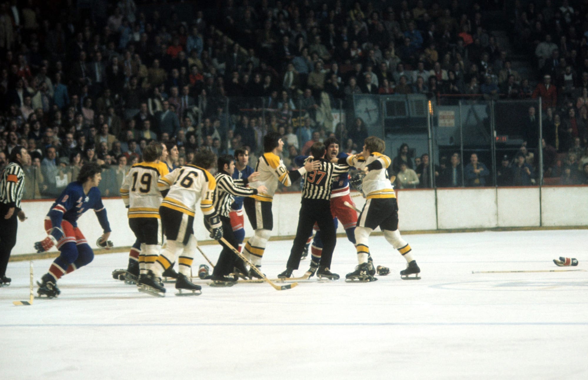 Arnold scores Boston Bruins ads – Boston Herald