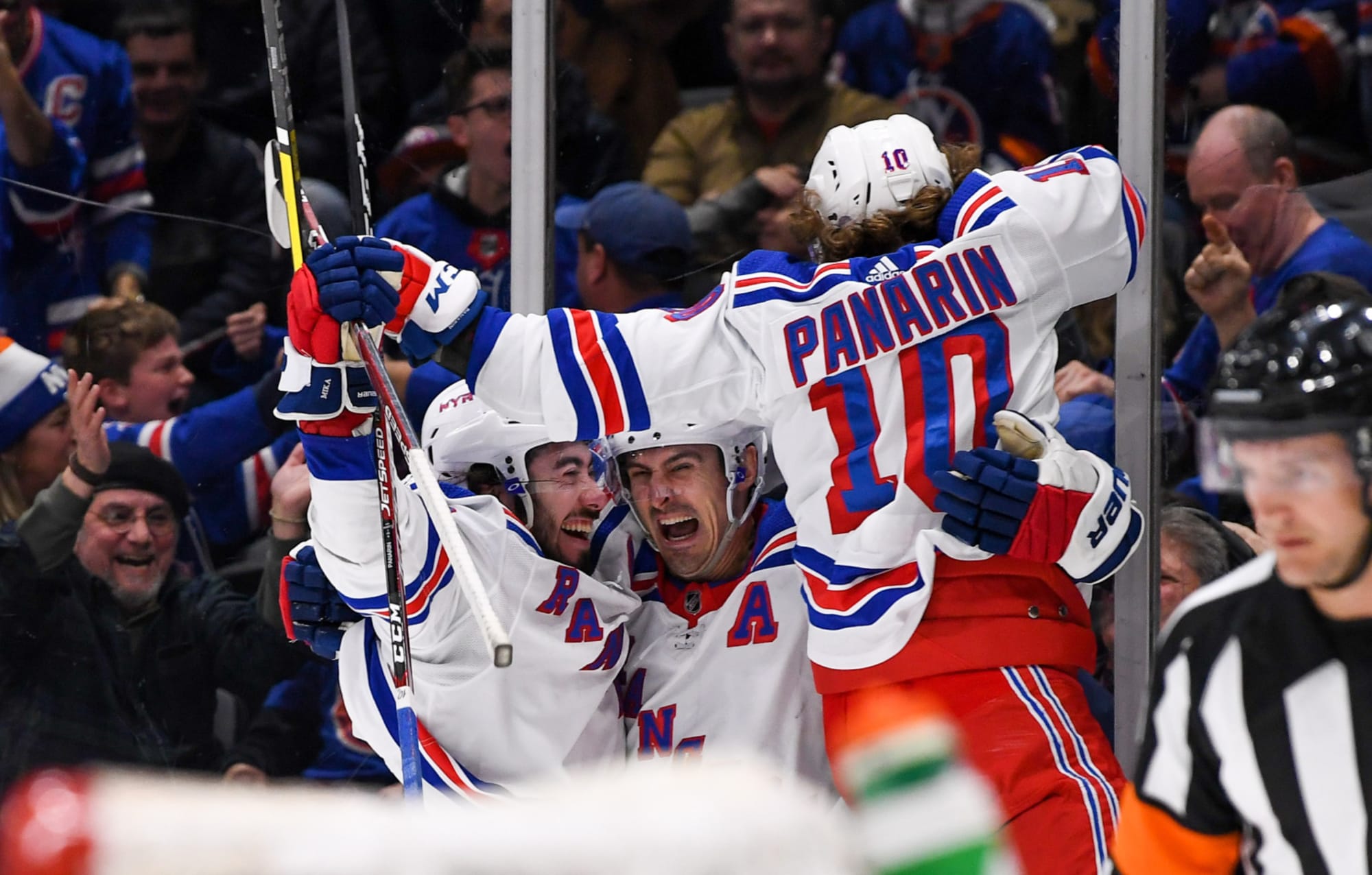 Rangers pour eight goals on Penguins in win