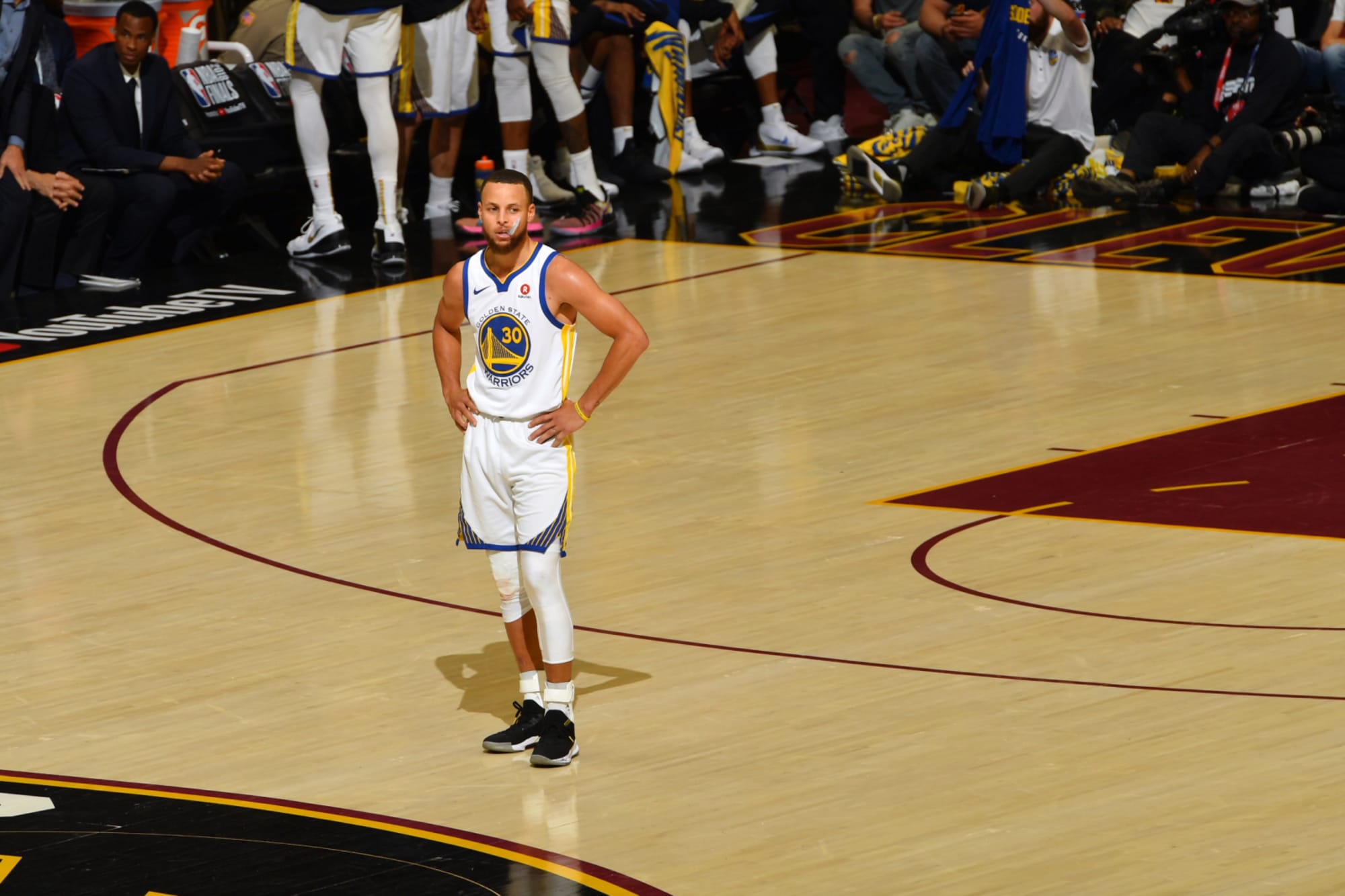 Stephen Curry's 'stunning' Finals Game 4 performance evens