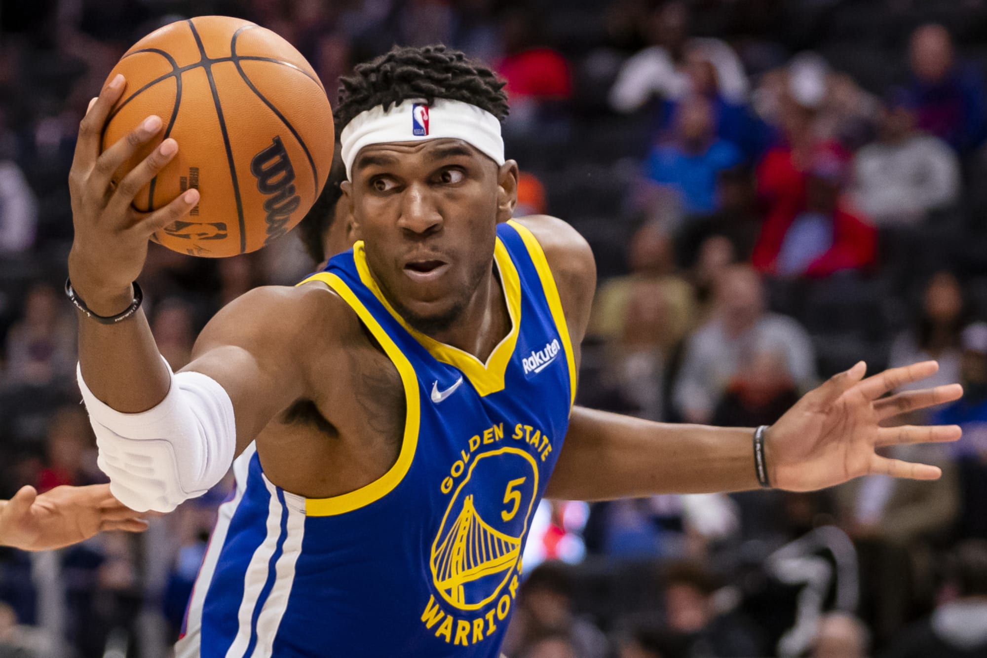Looney's career night comes when Warriors need it most
