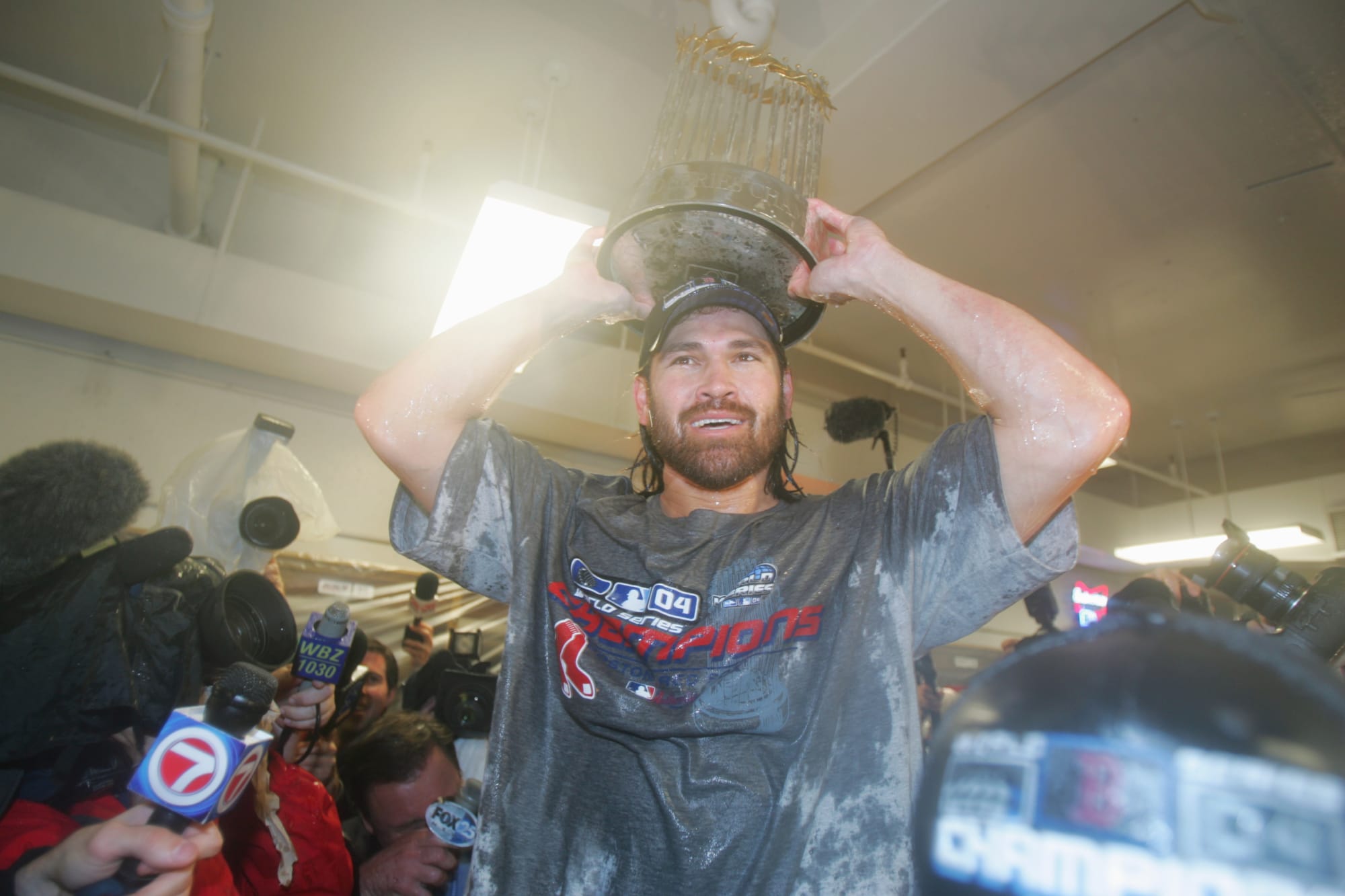 Johnny Damon BEFORE he gets his famous beard shaved off at the News  Photo - Getty Images