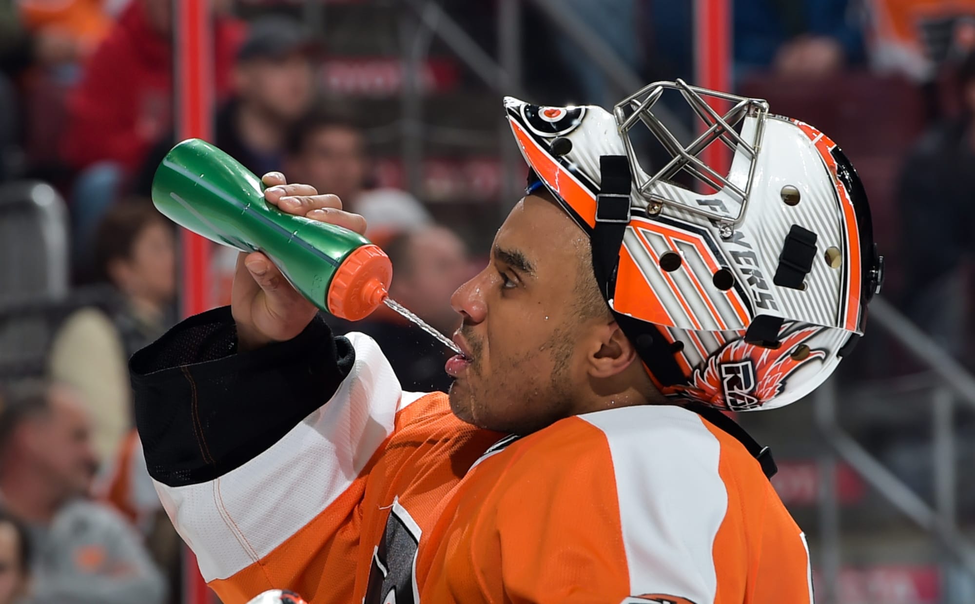 Ray Emery signs one-year contract with Flyers 