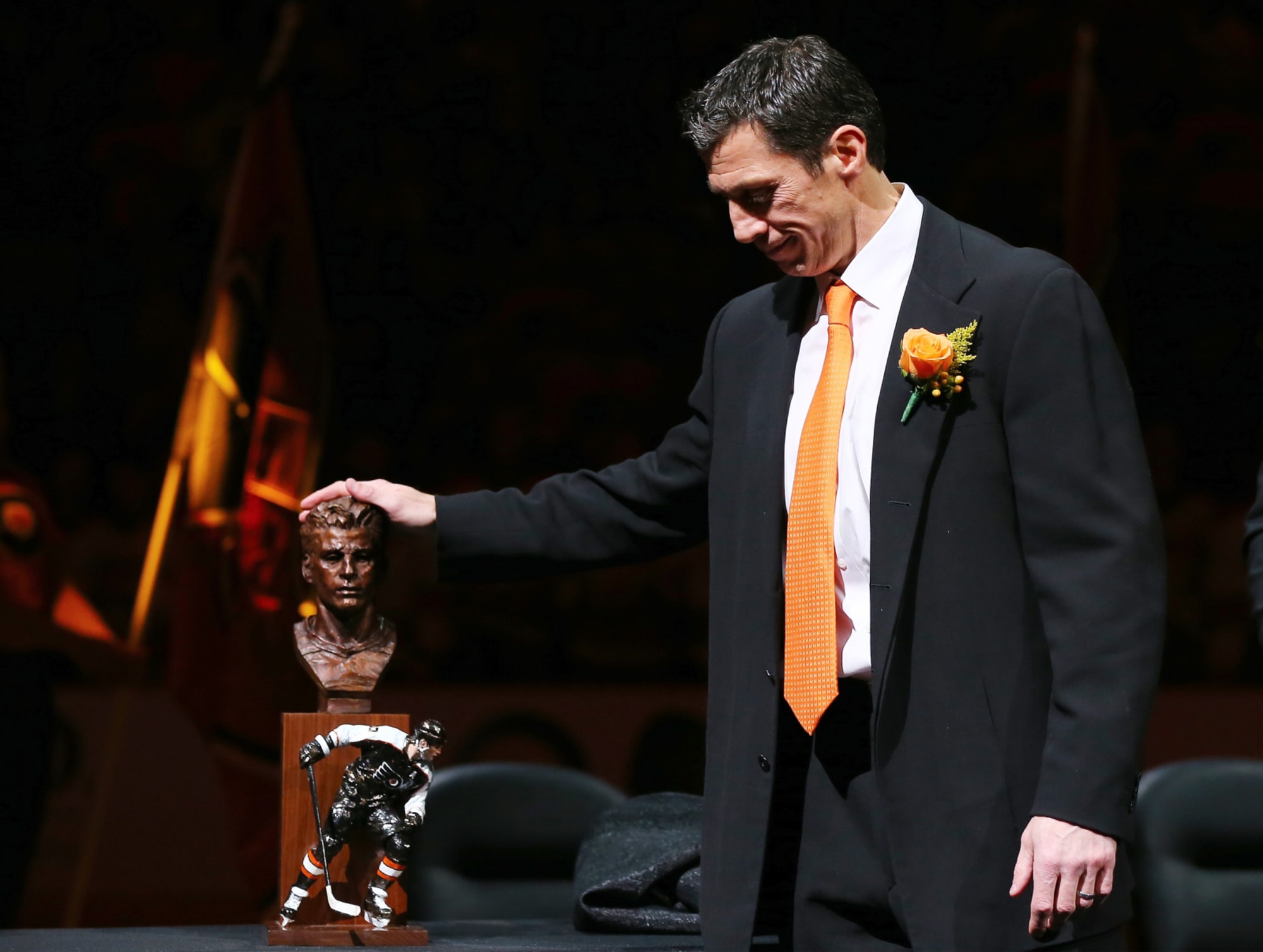 Center Rod Brind''amour of the Philadelphia Flyers looks on during News  Photo - Getty Images