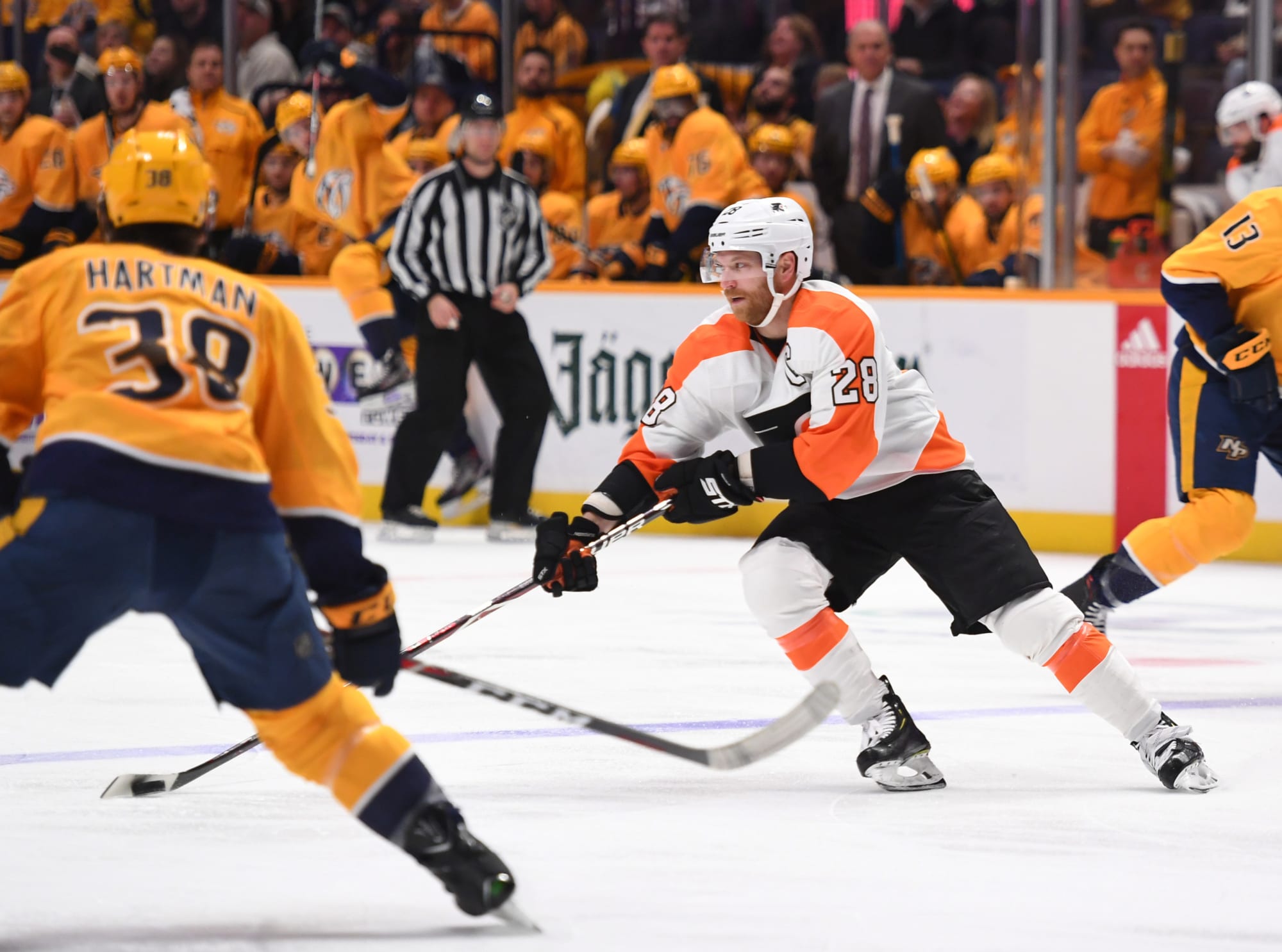 Flyers Claude Giroux plays 1,000th game, joins Bobby Clarke as only players  to accomplish that feat