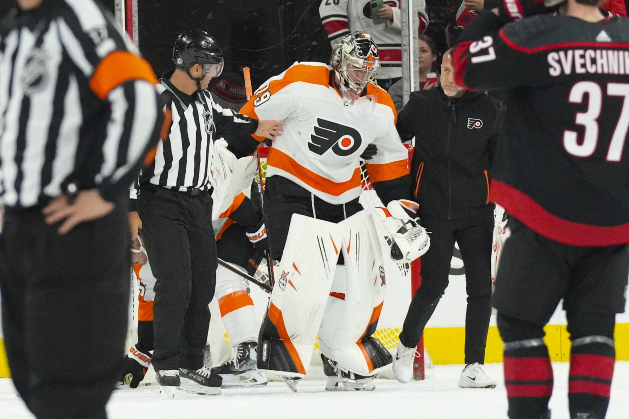 Carter Hart no longer appears to be in Flyers' long-term plans