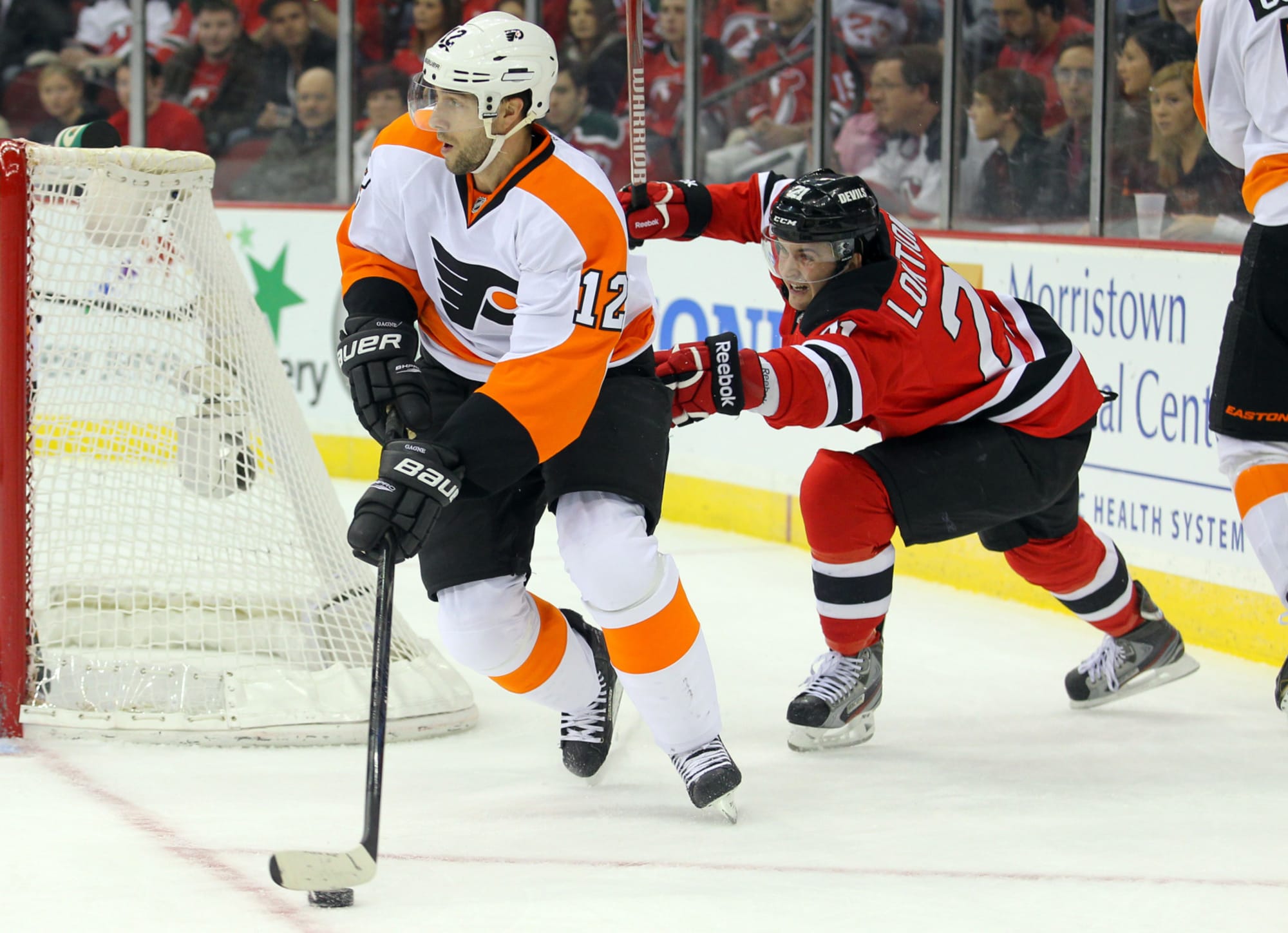 Simon Gagne scores in his return as the Philadelphia Flyers